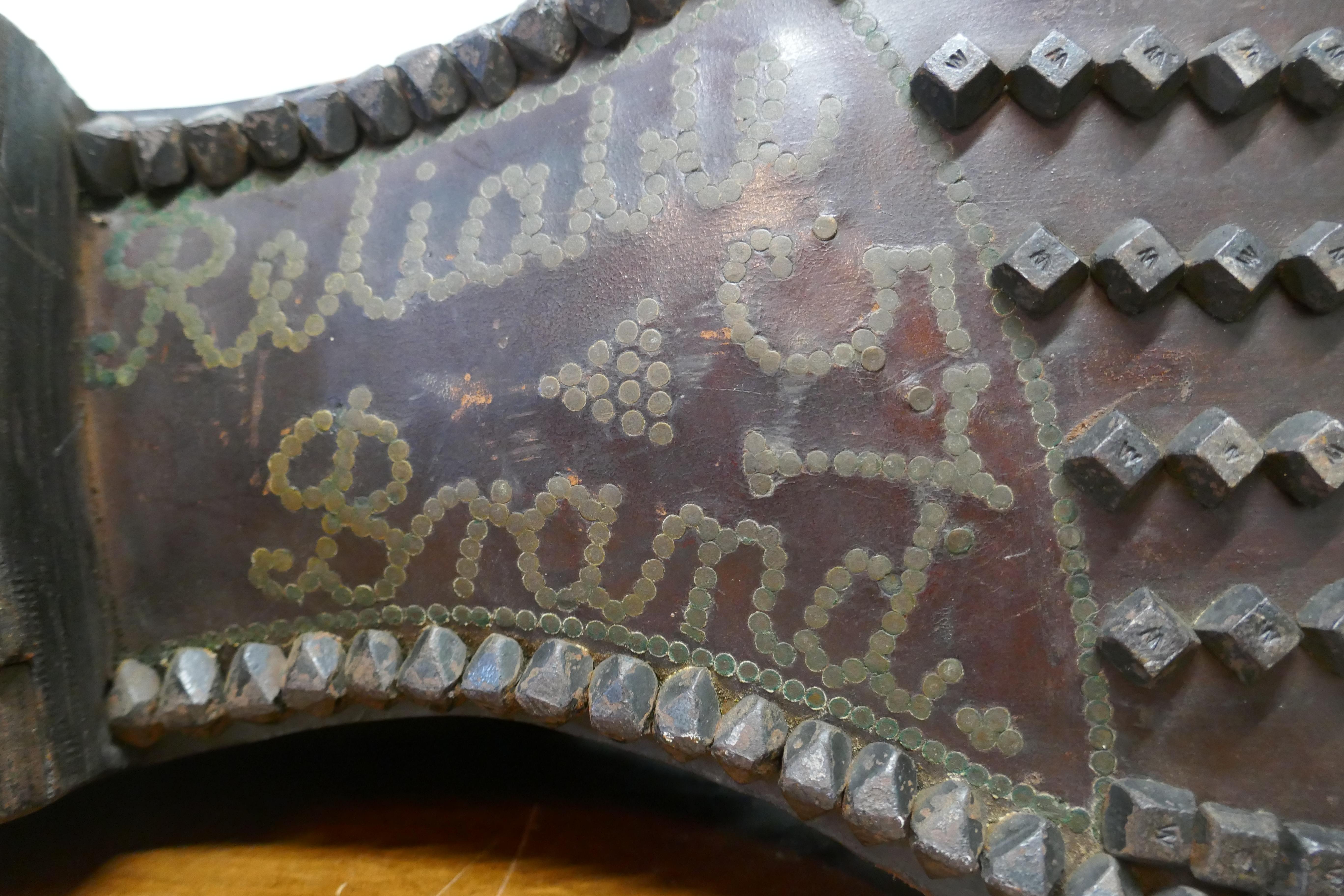 Ein viktorianisches Schuhladen- oder Cobblers-Geschäftsschild, Lederstiefel-Vitrine im Angebot 5