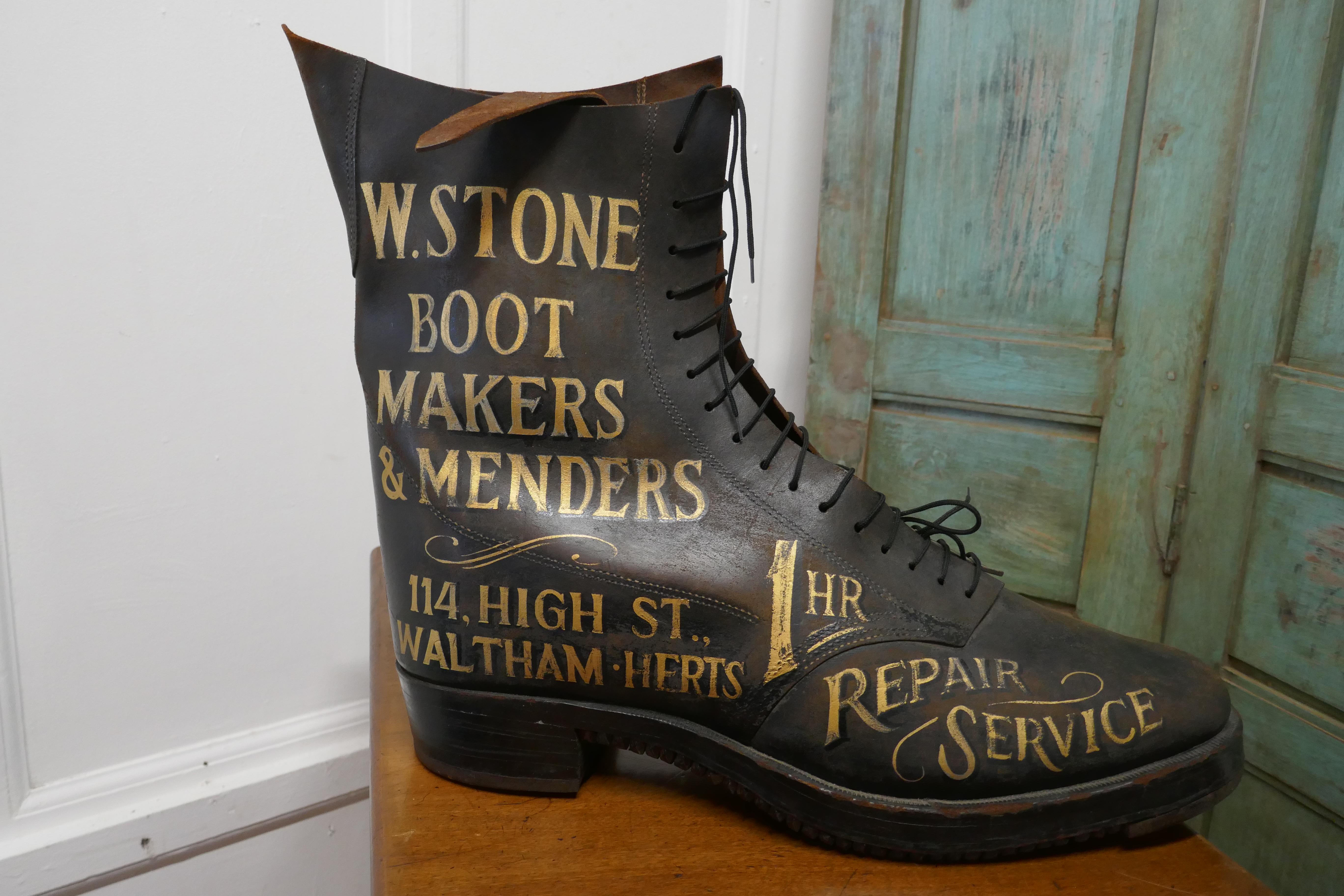 Ein viktorianisches Schuhladen- oder Cobblers-Geschäftsschild, Lederstiefel-Vitrine im Zustand „Gut“ im Angebot in Chillerton, Isle of Wight