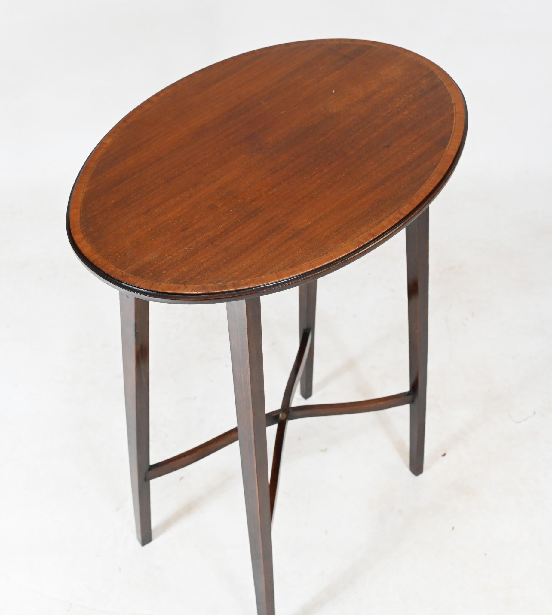 Mesa auxiliar eduardiana de caoba 1910 Eduardiano en venta