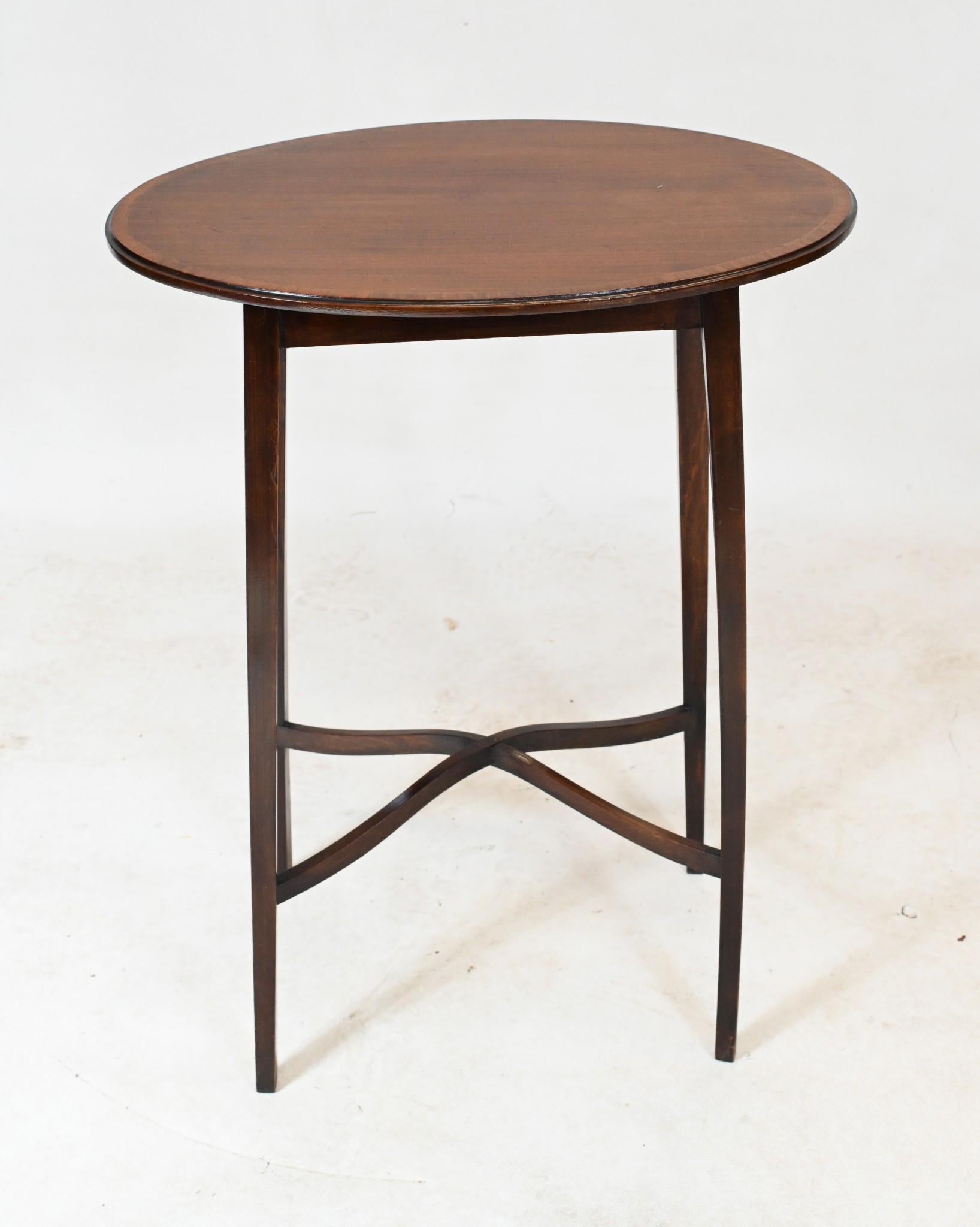 Mesa auxiliar eduardiana de caoba 1910 en venta 1