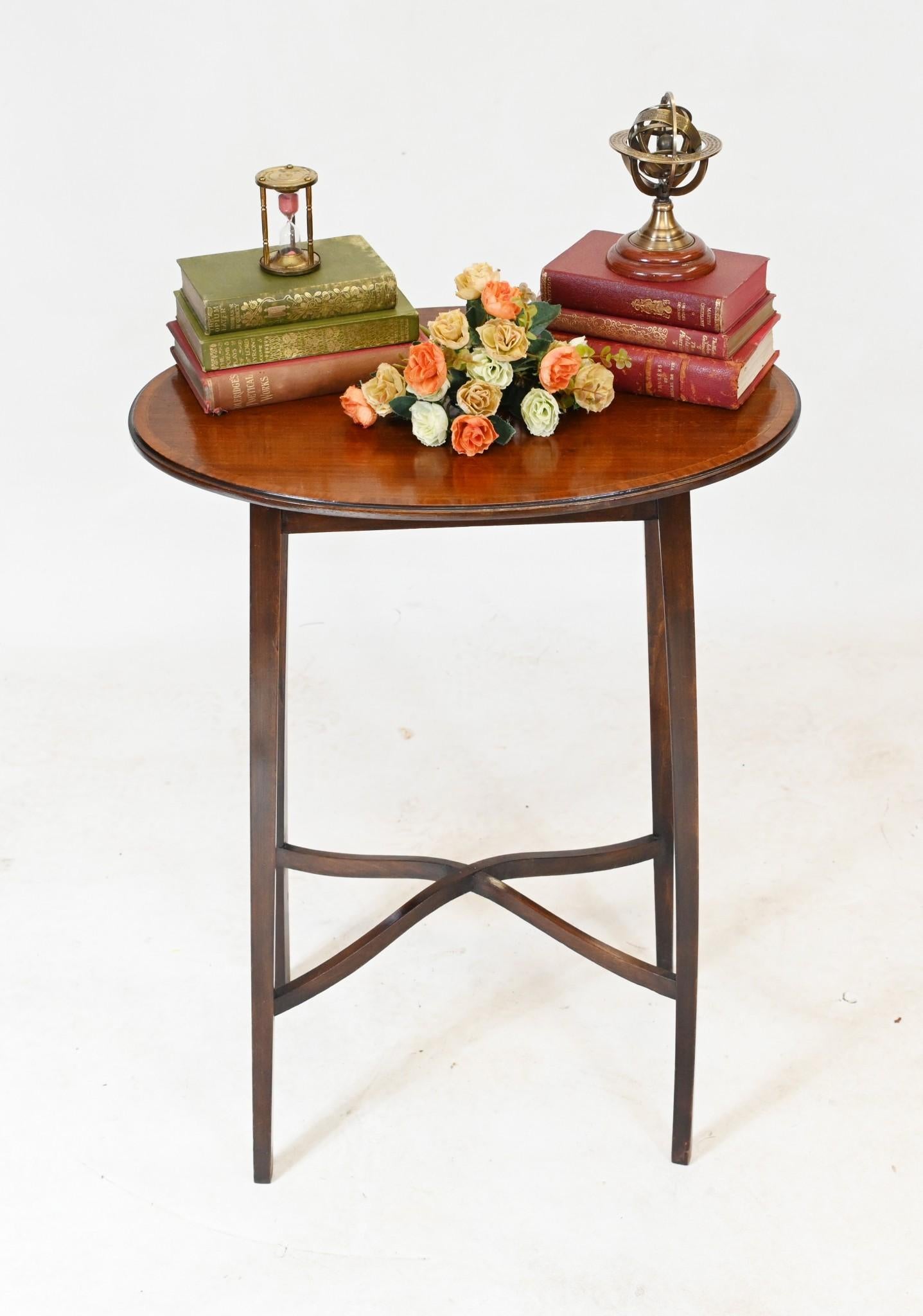 Mesa auxiliar eduardiana de caoba 1910 en venta 2
