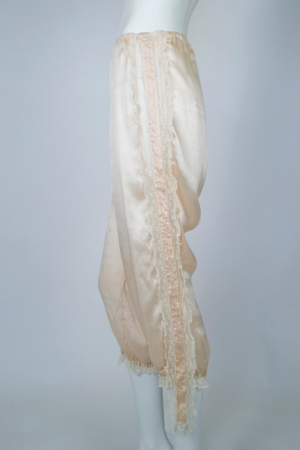 Edwardian Blush Silk Charmeuse and Lace ¾ Bloomer Pantalettes - Medium, 1900s In Good Condition In Tucson, AZ