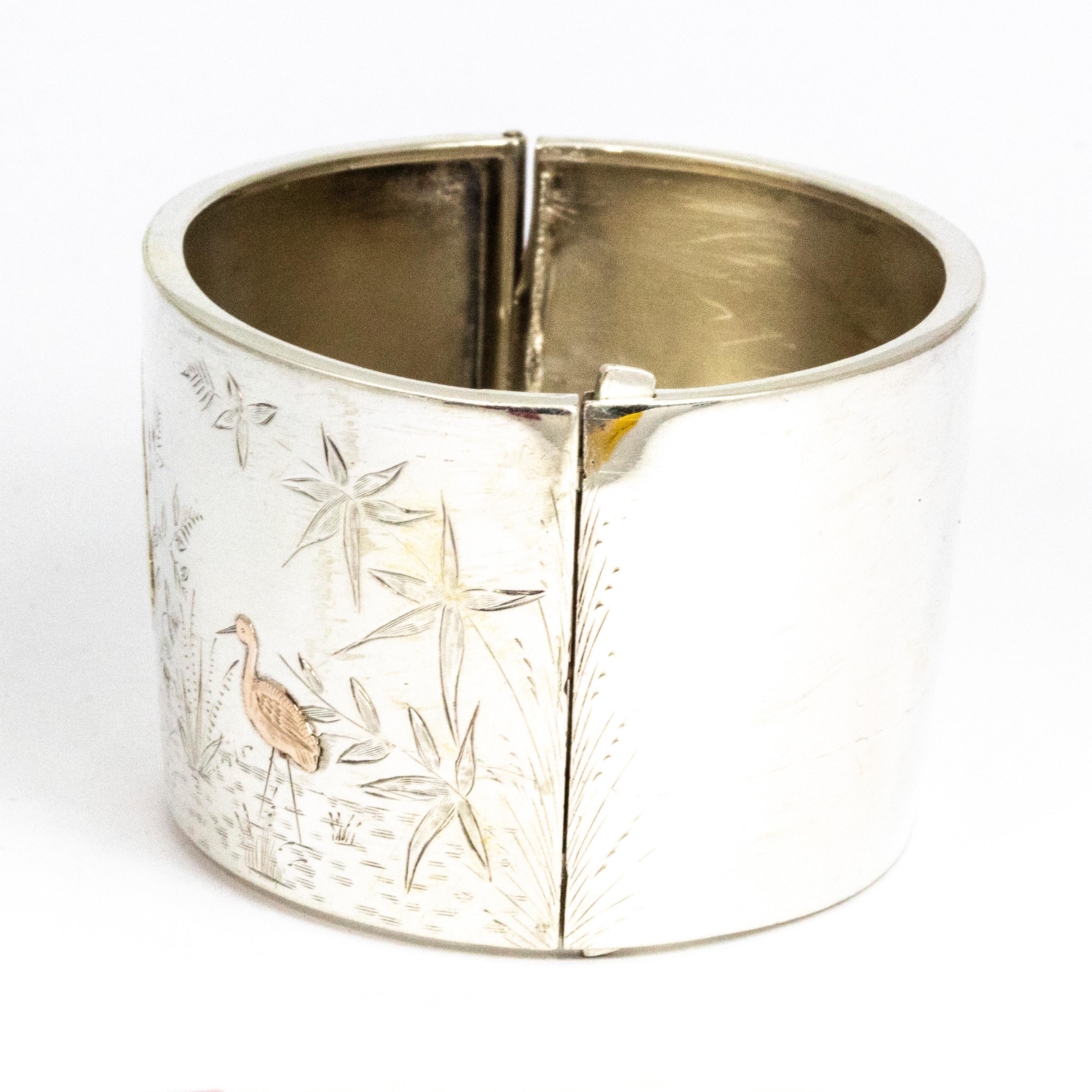The unusual thing about this bangle is the it is tapered! As you can see in the pictures the sides of the edges flare outwards up the arm, this allows a very comfortable wear and the look of it is gorgeous. The bangles hosts a trio of birds, the