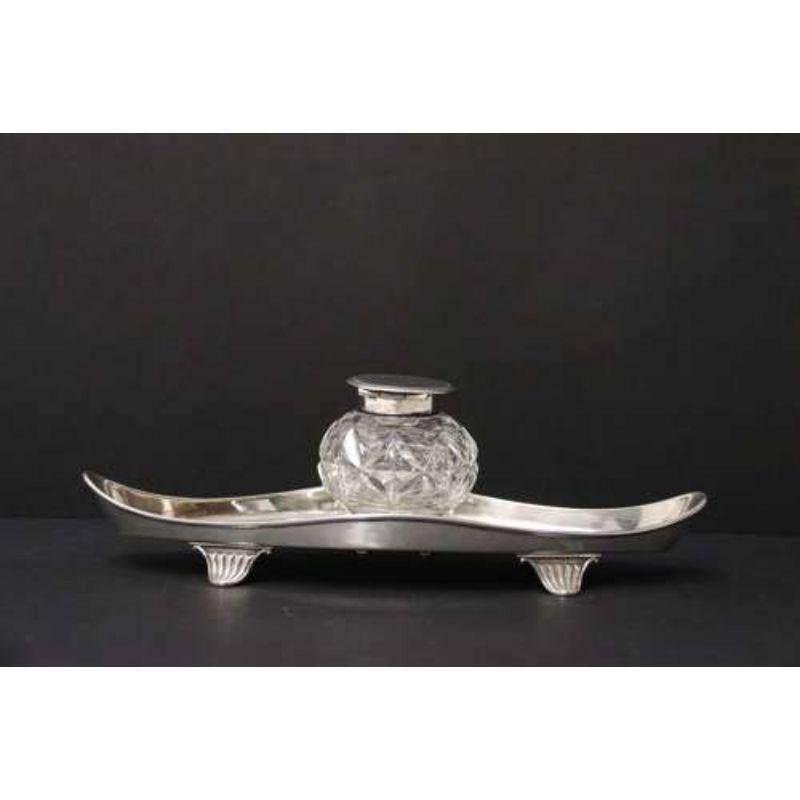 Edwardian Silver Desk Inkstand Standing on Splayed Feet, London 1907, 8 In Good Condition For Sale In Central England, GB