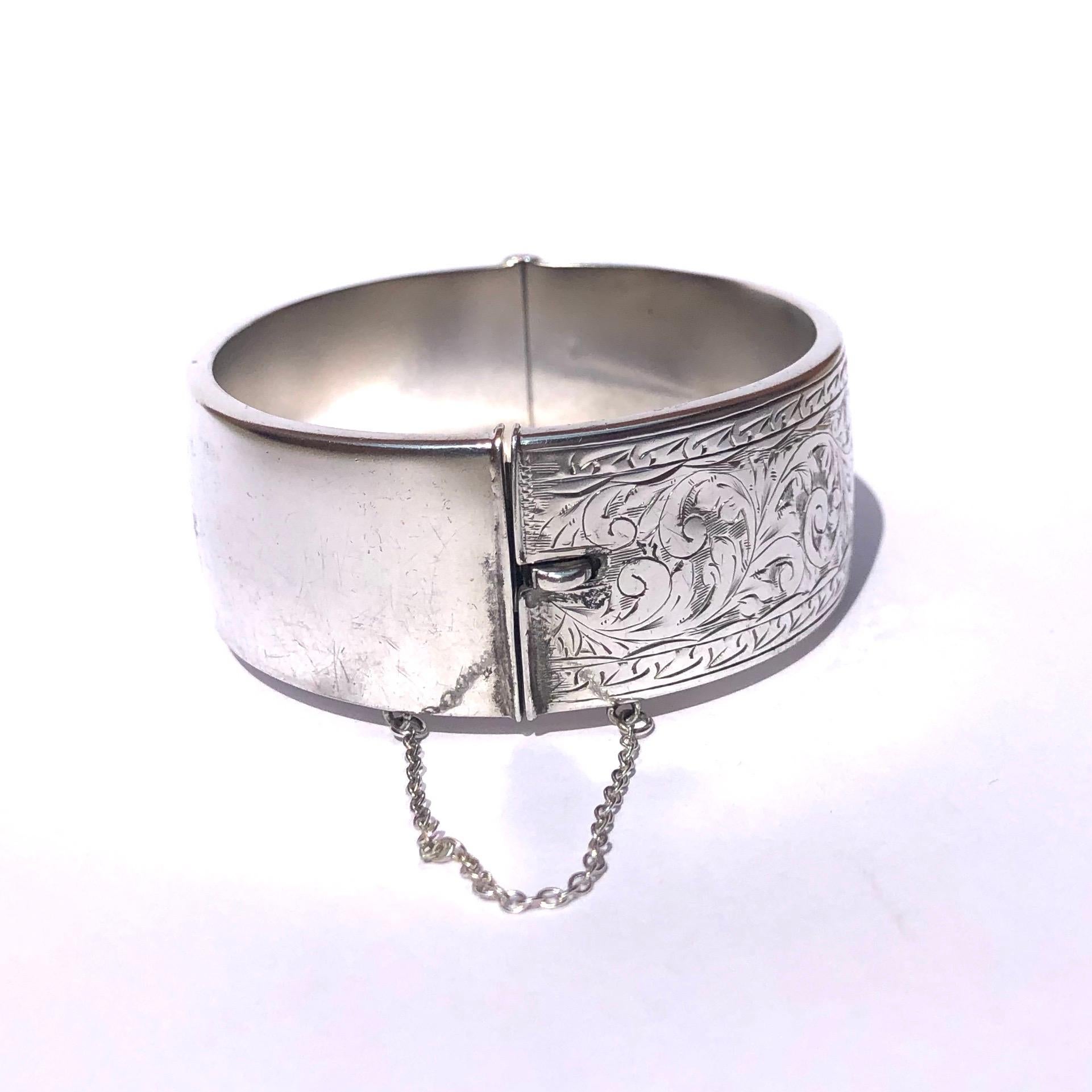 On the front panel of this bangle there is a gorgeous classic swirl detail and a decorative border. On the back of the bangle on the plain glossy panel there is an engraving which reads 'Laurie, All My Love, Doug'. Made in Chester, England.

Inner
