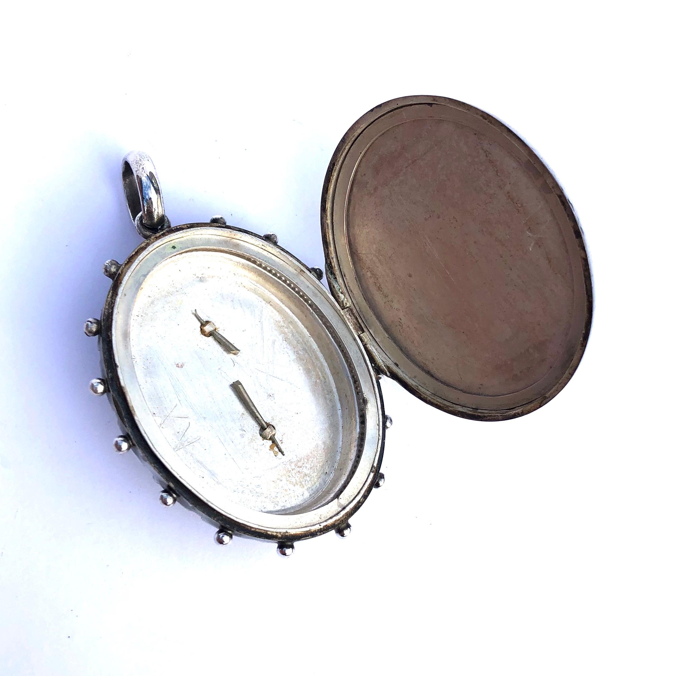 Edwardian Silver Fancy Locket In Good Condition In Chipping Campden, GB