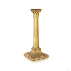Kerzenleuchter im edwardianischen Stil aus vergoldetem Silber in Form einer korinthischen Säule, Hawksworth Eyre & Co, um 190