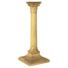 Kerzenleuchter im edwardianischen Stil aus vergoldetem Silber in Form einer korinthischen Säule, Hawksworth Eyre & Co, um 190