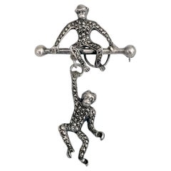 Barbrosche aus edwardianischem Silber Marcasite mit doppelter Affenfigur aus Silber