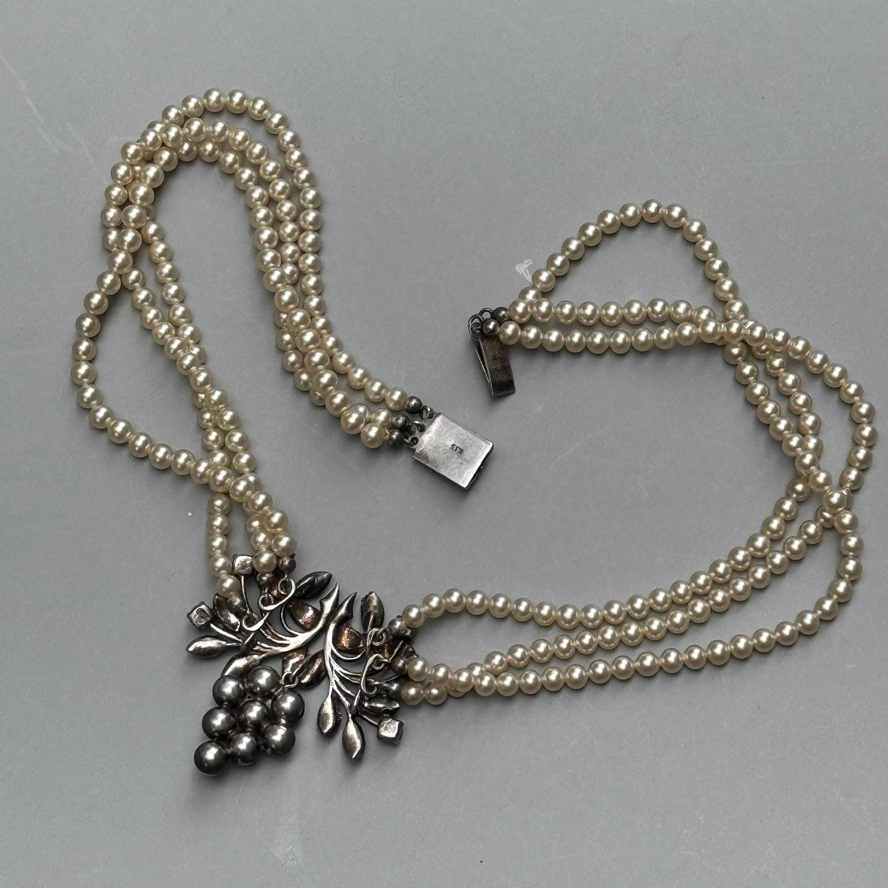 Edwardian silver paste stones, faux  pearls pendant Necklace French. For Sale 5