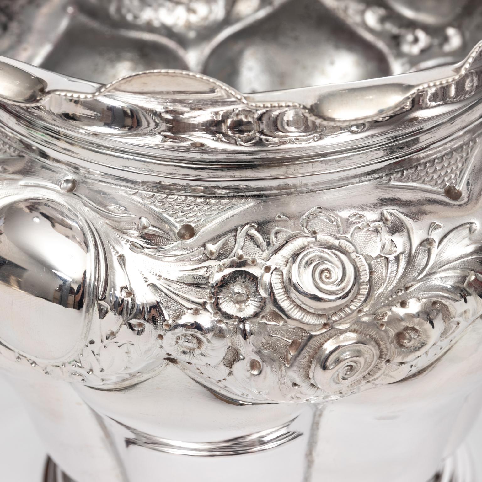 Cache-pot édouardien en métal argenté Bon état - En vente à Stamford, CT