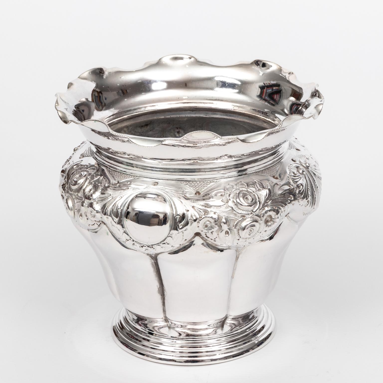 Plaqué argent Cache-pot édouardien en métal argenté en vente