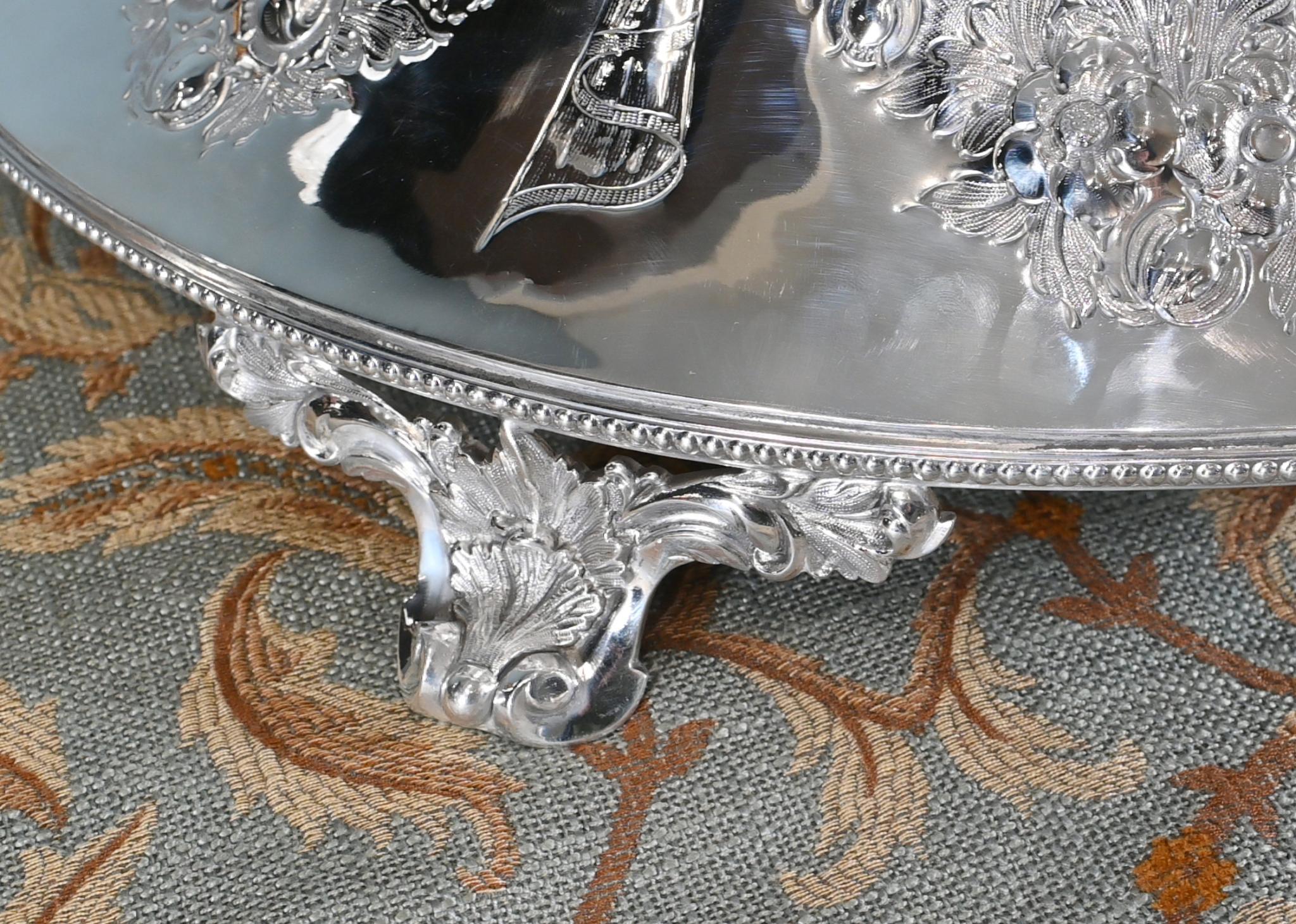 Argentato Alzata per torte in argento di epoca edoardiana Sheffield Mappin & Webb in vendita