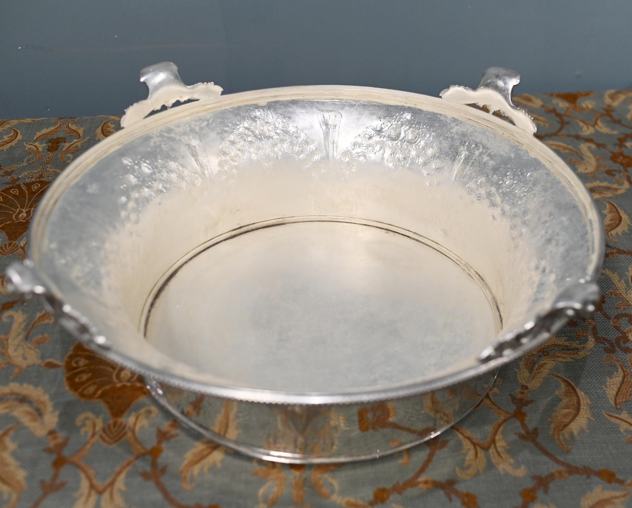 Inizio XX secolo Alzata per torte in argento di epoca edoardiana Sheffield Mappin & Webb in vendita