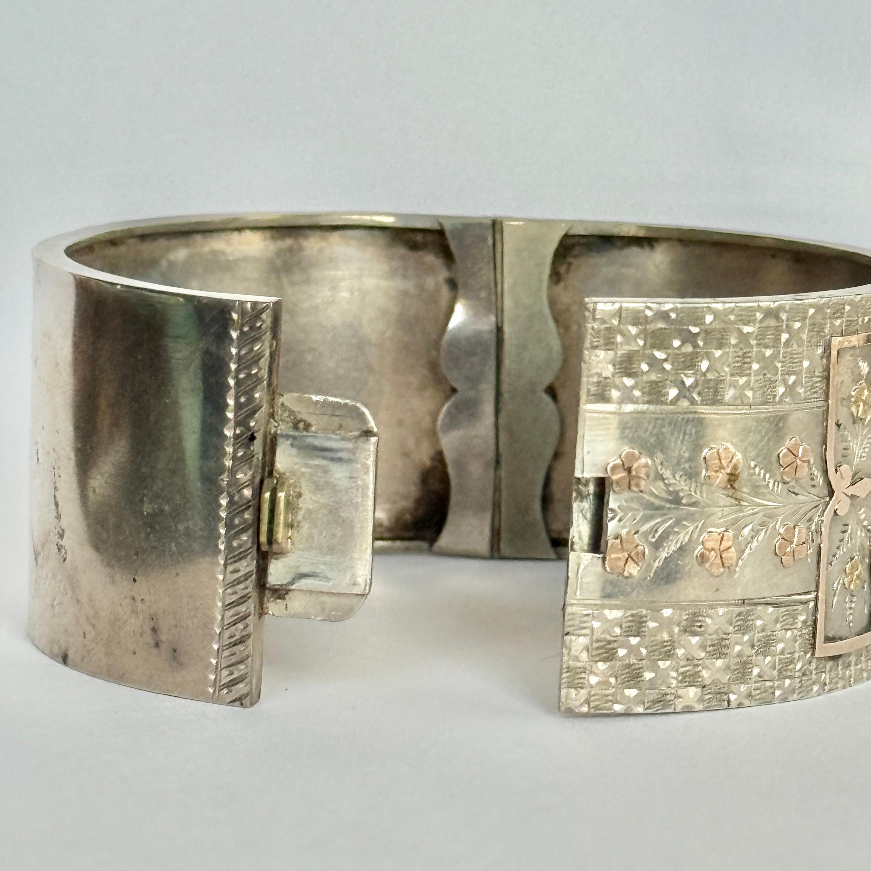 Edwardian Silver, Yellow and Rose Gold Overlay Engraved Bangle In Good Condition For Sale In Chipping Campden, GB