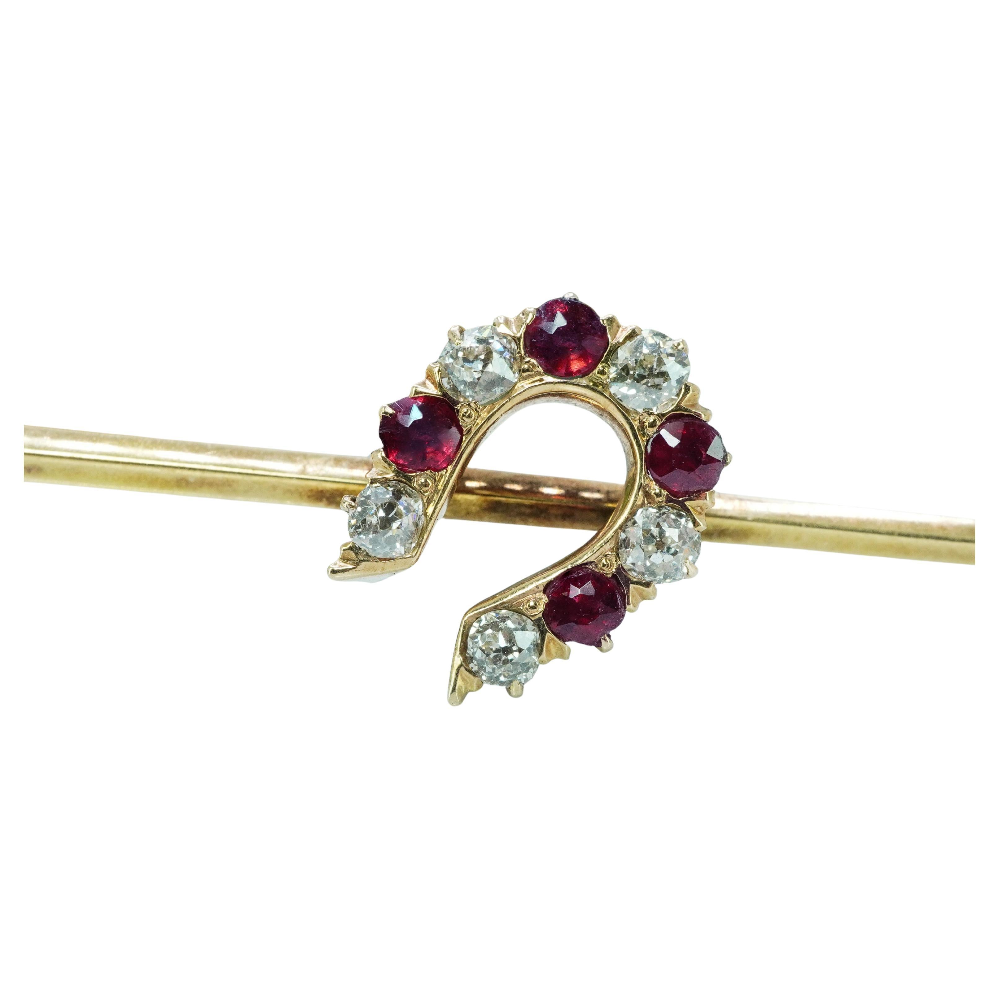 Edwardian Sloan 
Co Diamant Rubin Alte Mine Diamant 14K Gold Hufeisen Brosche im Angebot