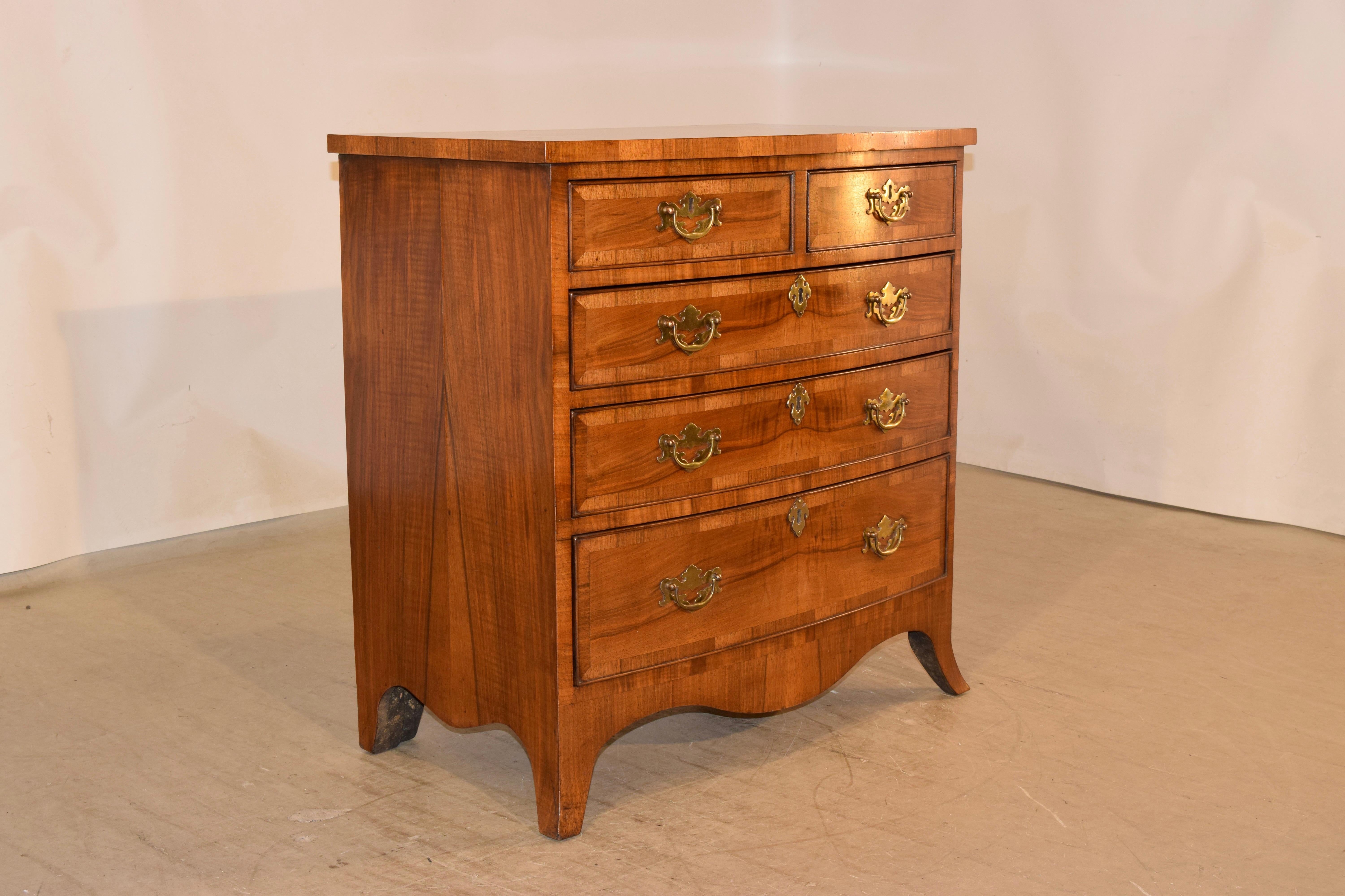 Edwardian Small English Chest, c. 1920 In Good Condition For Sale In High Point, NC