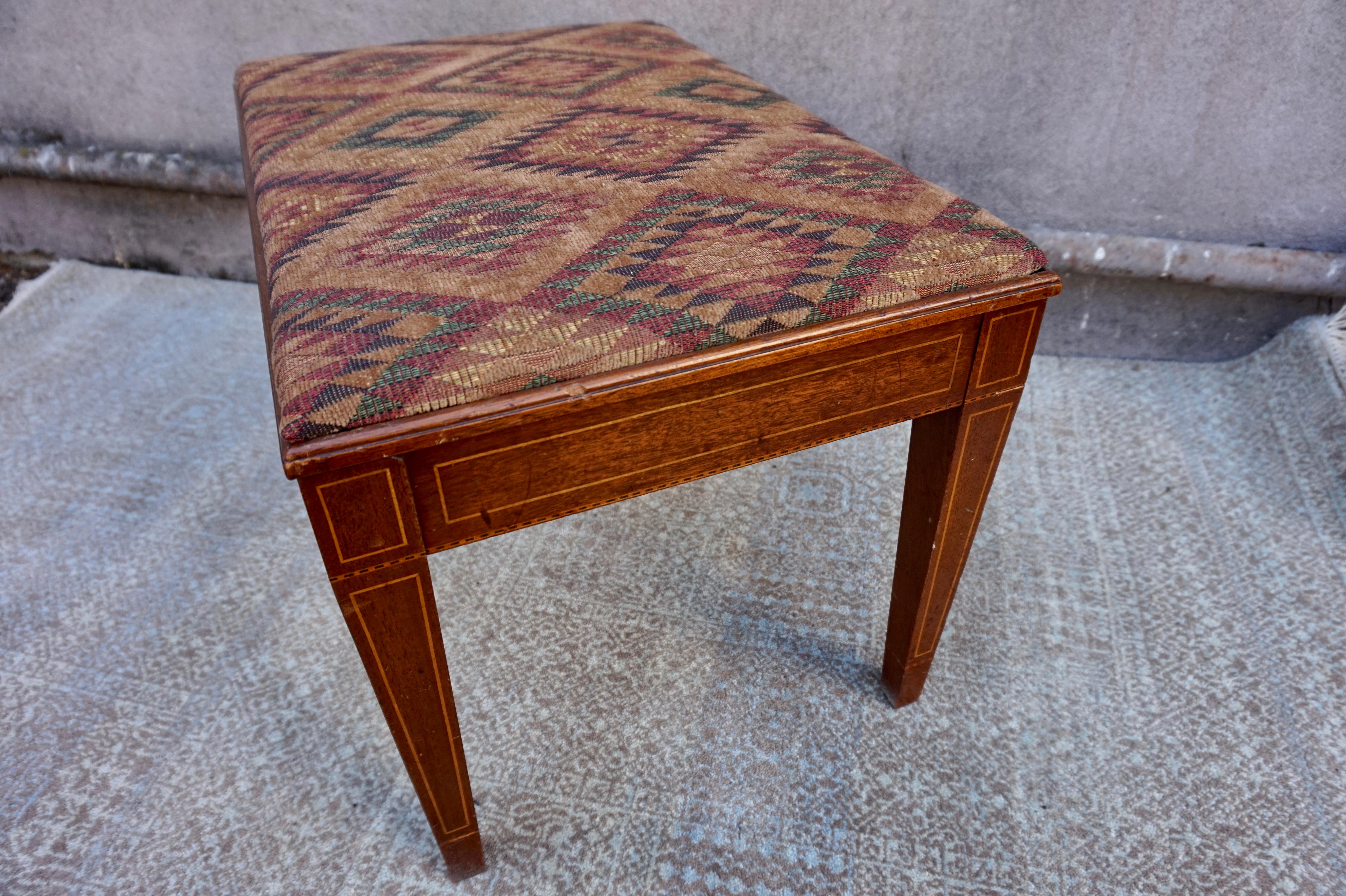 Edwardian Solid Small Foyer Bench With Satinwood Inlay & Chenille Fabric Seat In Good Condition For Sale In Vancouver, British Columbia
