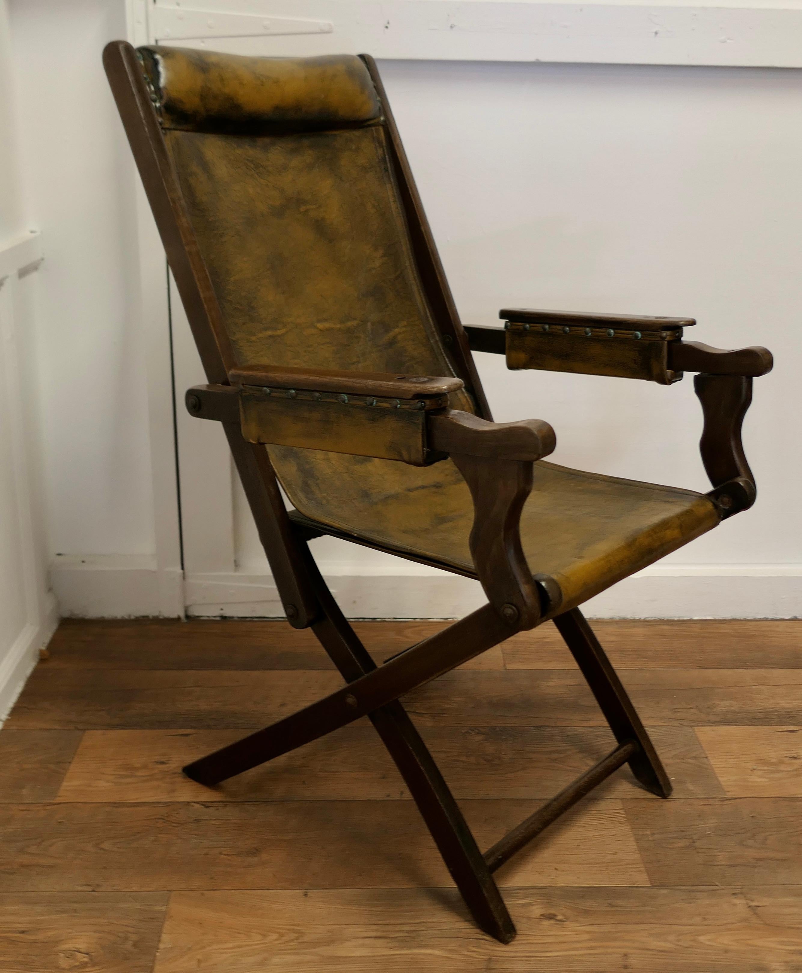 Edwardian Steamer Chair, Folding Leather Deck Chair Edwardian Steamer Chair In Good Condition For Sale In Chillerton, Isle of Wight