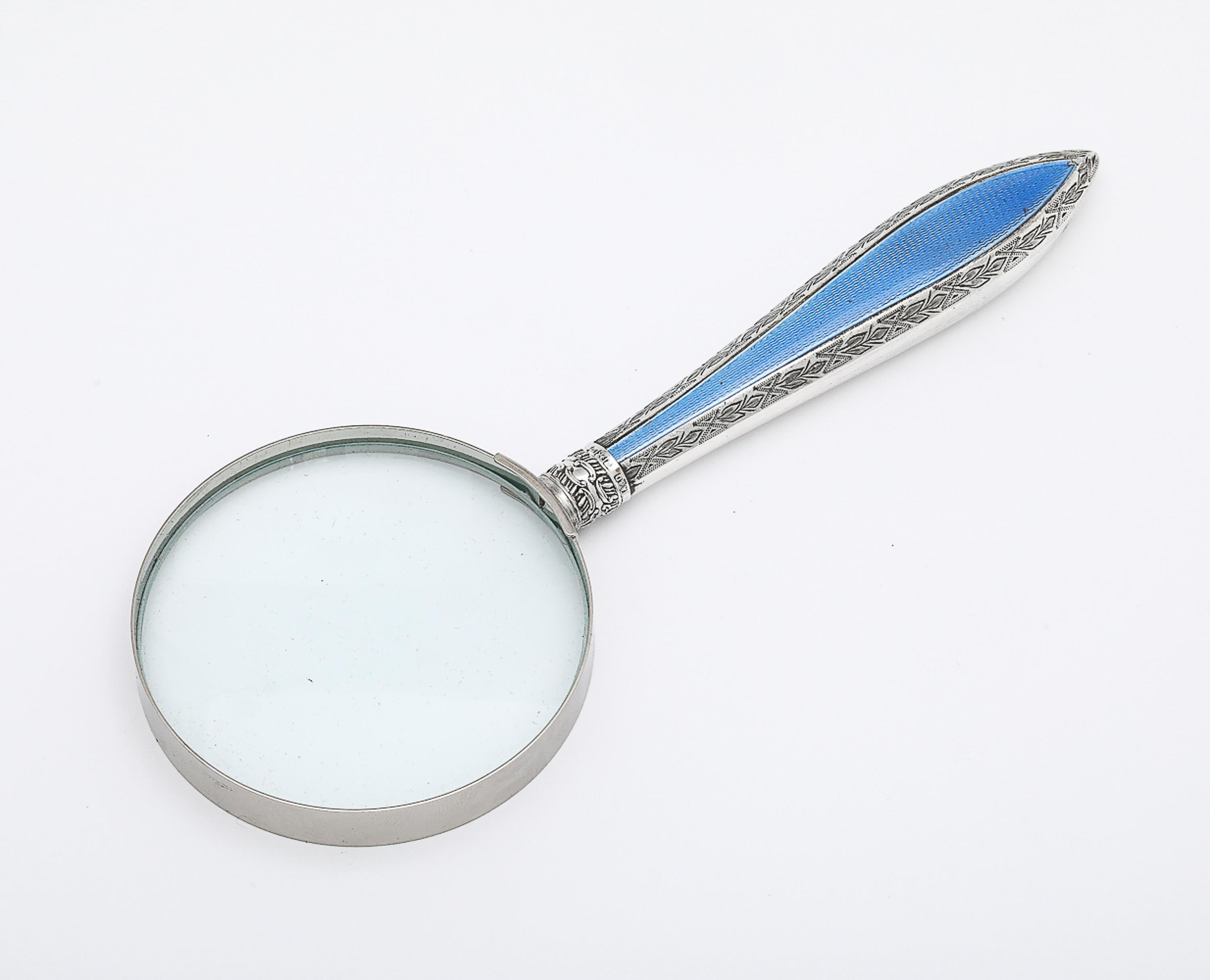 Lupa eduardiana de plata de ley y esmalte guilloché azul en Bueno estado para la venta en New York, NY