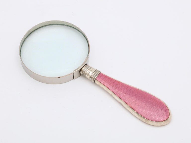 Edwardian Sterling Silver and Deep Pink Enamel-Mounted Magnifying Glass In Good Condition For Sale In New York, NY