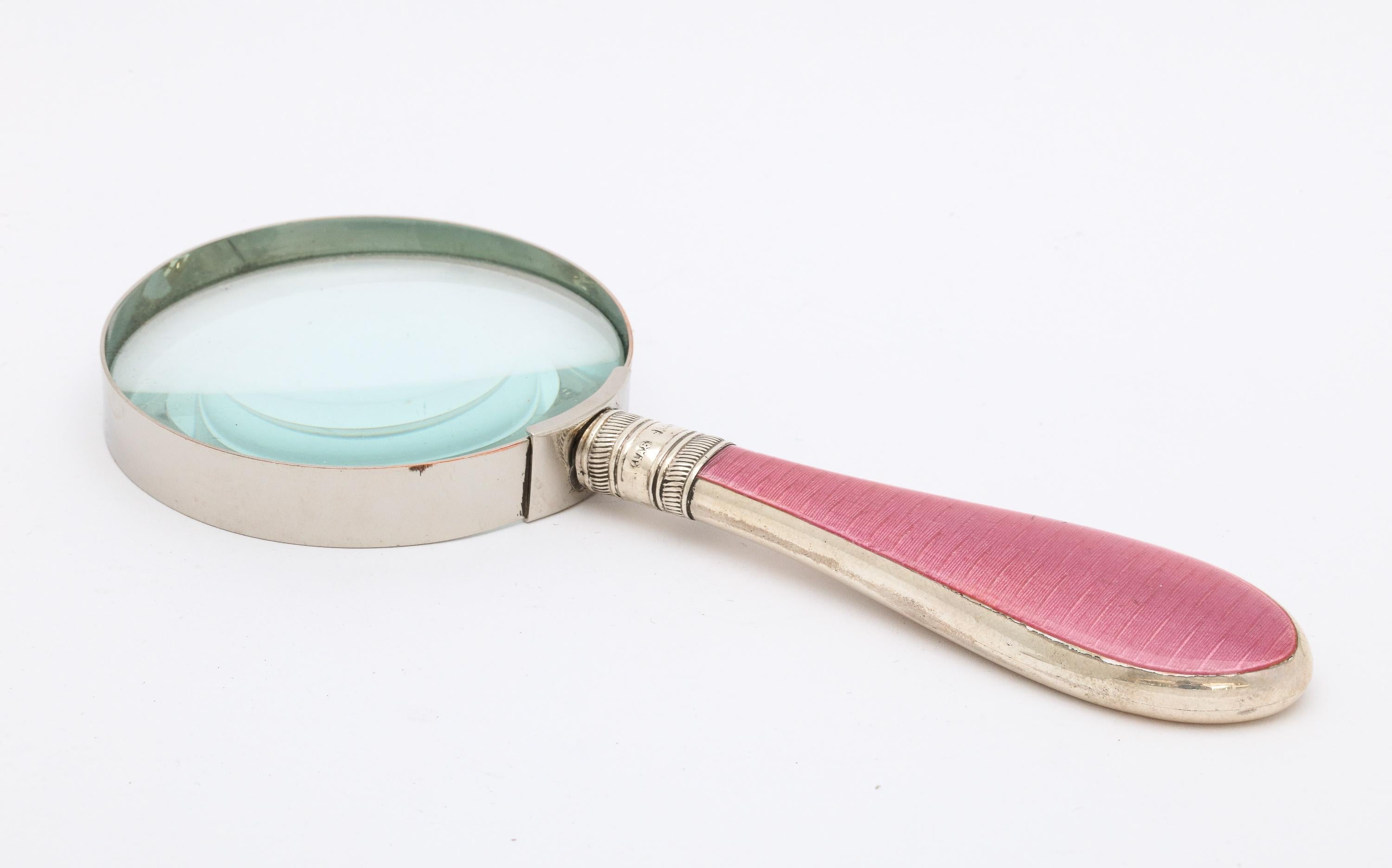 Edwardian Sterling Silver and Deep Pink Enamel-Mounted Magnifying Glass In Good Condition For Sale In New York, NY