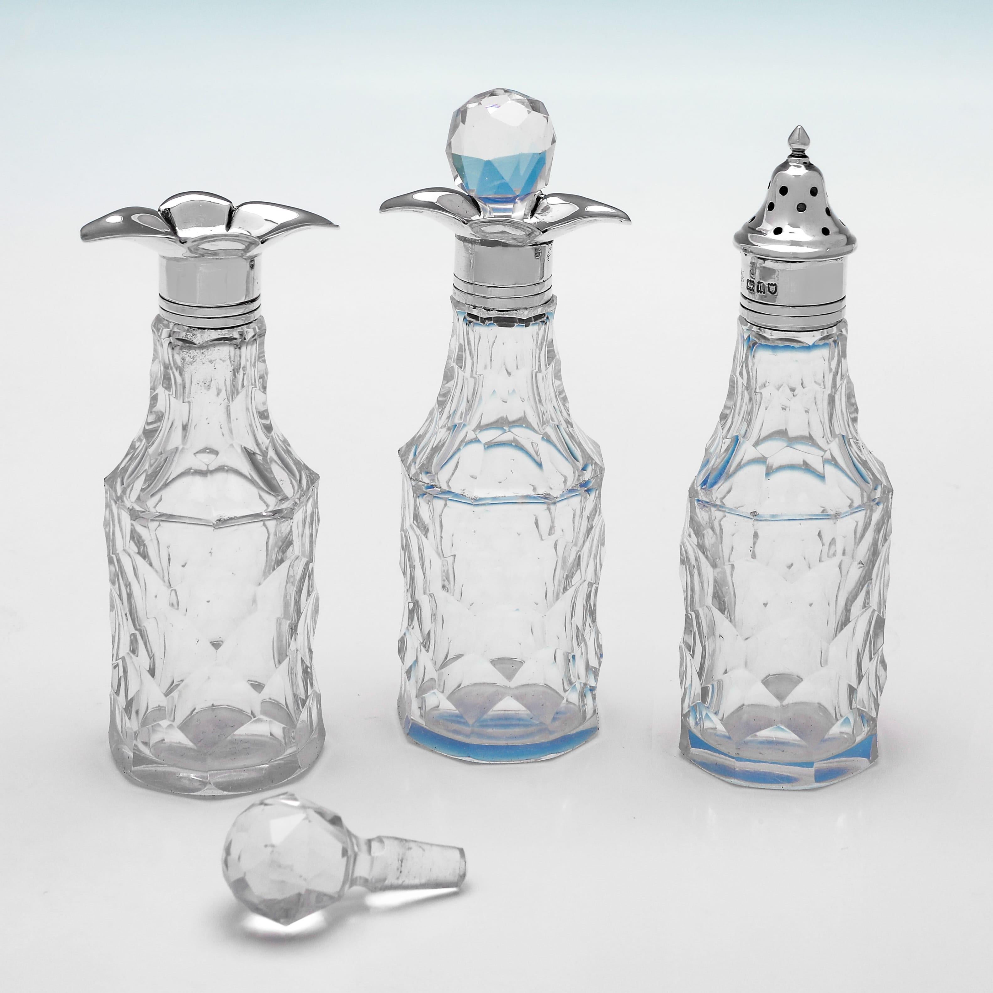 Edwardian sterling silver and glass cruet set by Goldsmiths & Silversmiths 1908 In Good Condition For Sale In London, London