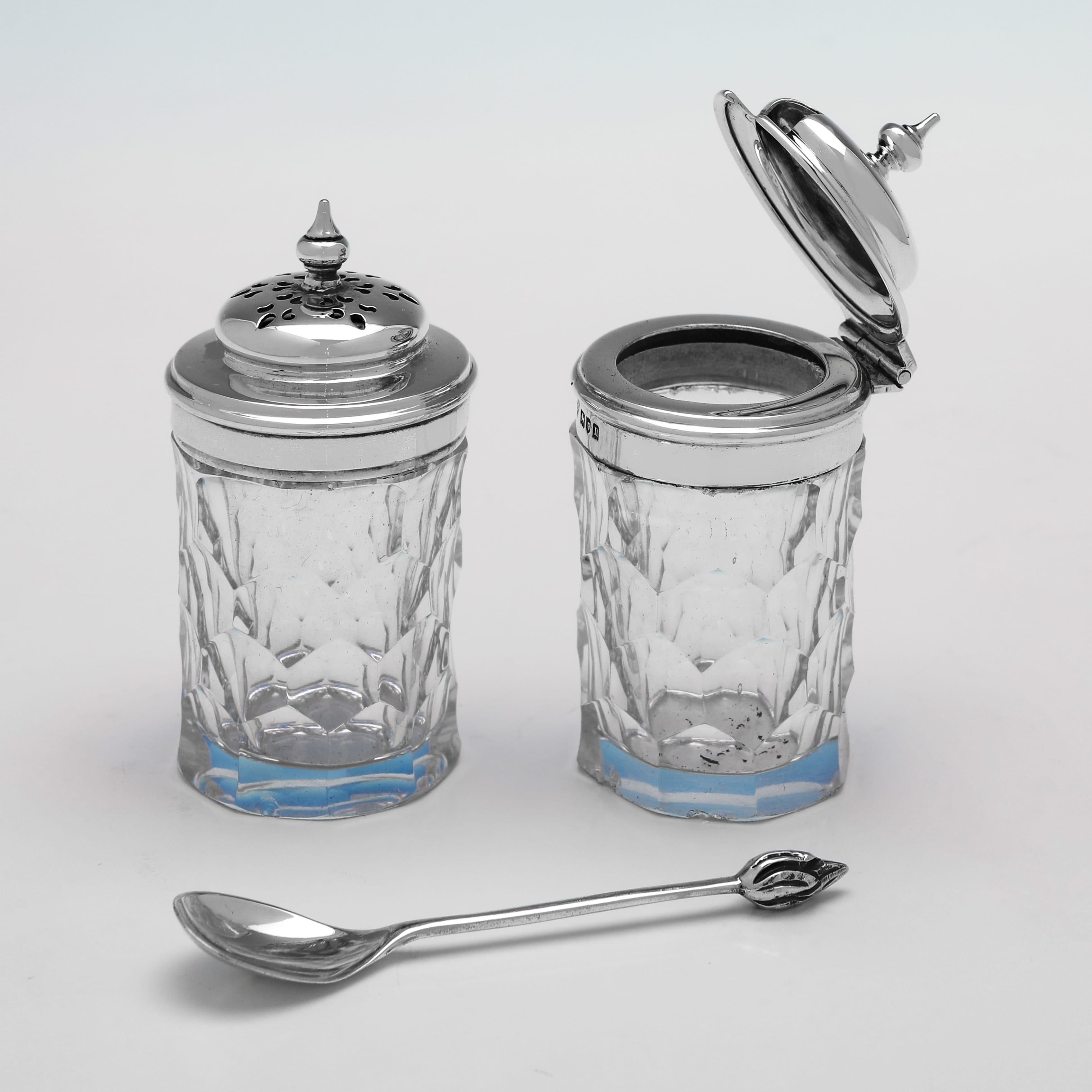 Early 20th Century Edwardian sterling silver and glass cruet set by Goldsmiths & Silversmiths 1908 For Sale