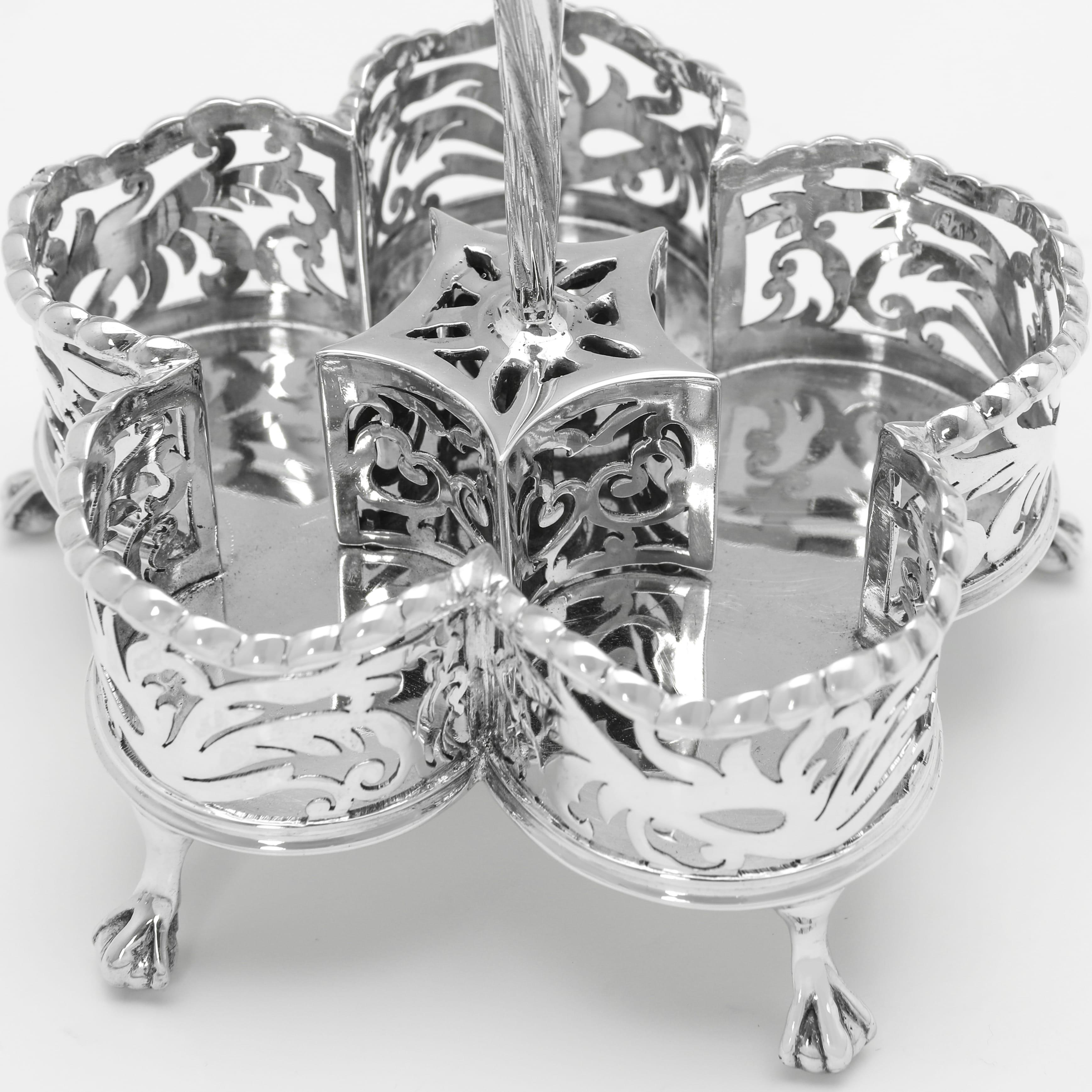 Sterling Silver Edwardian sterling silver and glass cruet set by Goldsmiths & Silversmiths 1908 For Sale