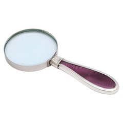 Verre grossissant édouardien en argent sterling et émail guilloché violet avec poignée en verre