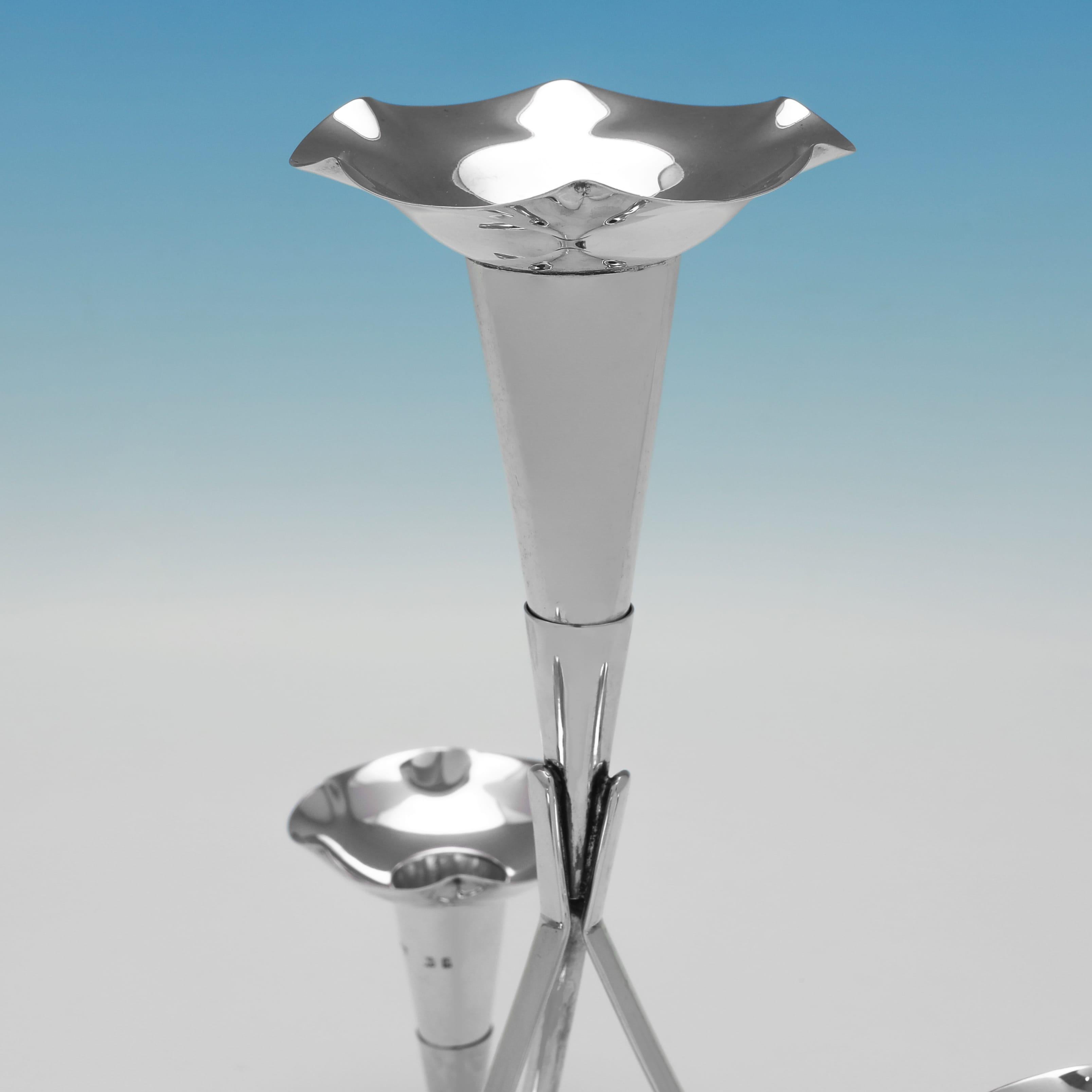 Edoardiano Epergne floreale in argento sterling di epoca edoardiana realizzata nel 1906 in vendita