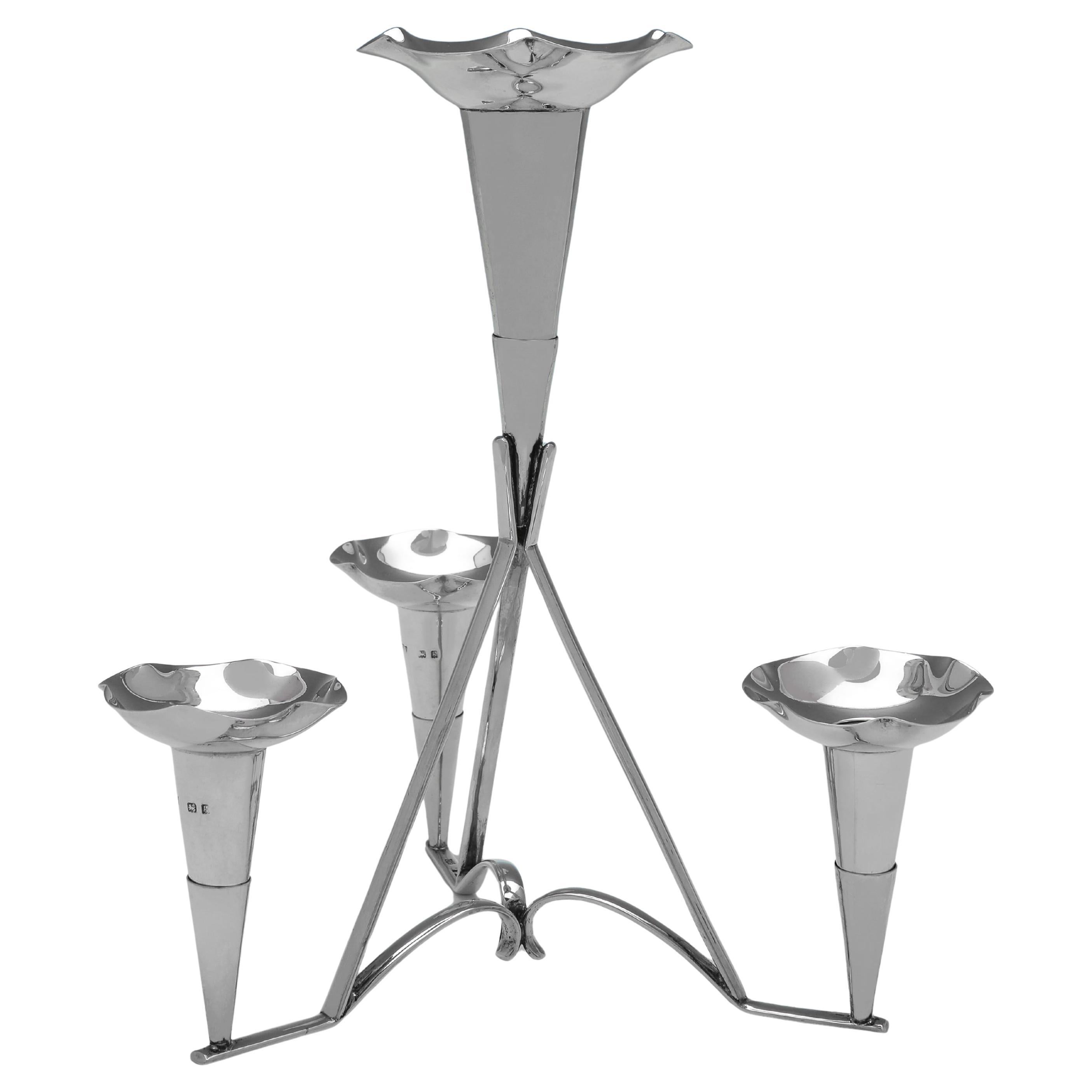 Epergne floral eduardiano de plata de ley fabricado en 1906