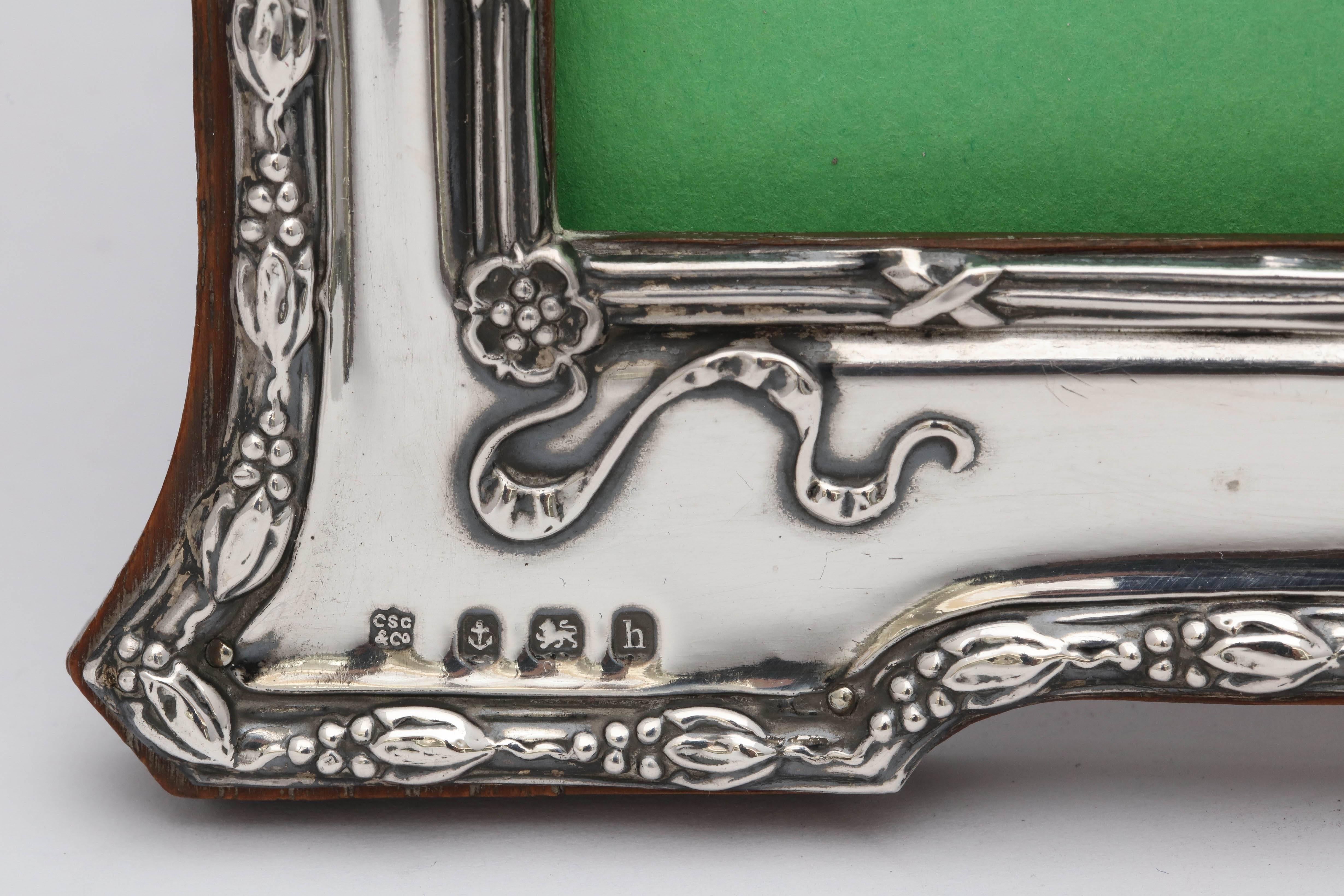 Edwardian Sterling Silver Footed Hump Top Picture Frame with Wood Back In Excellent Condition In New York, NY