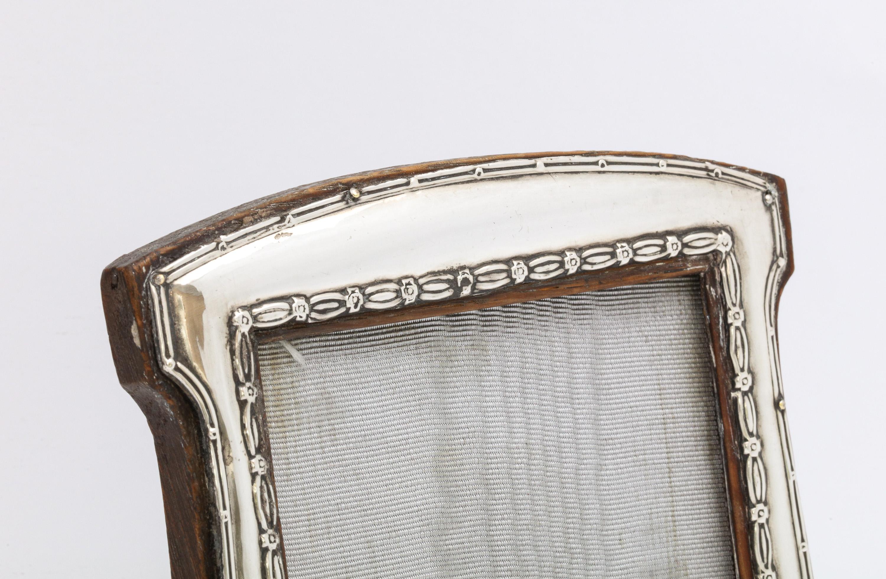 Edwardian, Sterling Silver Footed Picture Frame with Wood Back For Sale 6