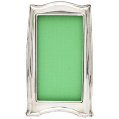 Cadre-photo édouardien en argent sterling avec un pied en forme de bosse et un dos en bois