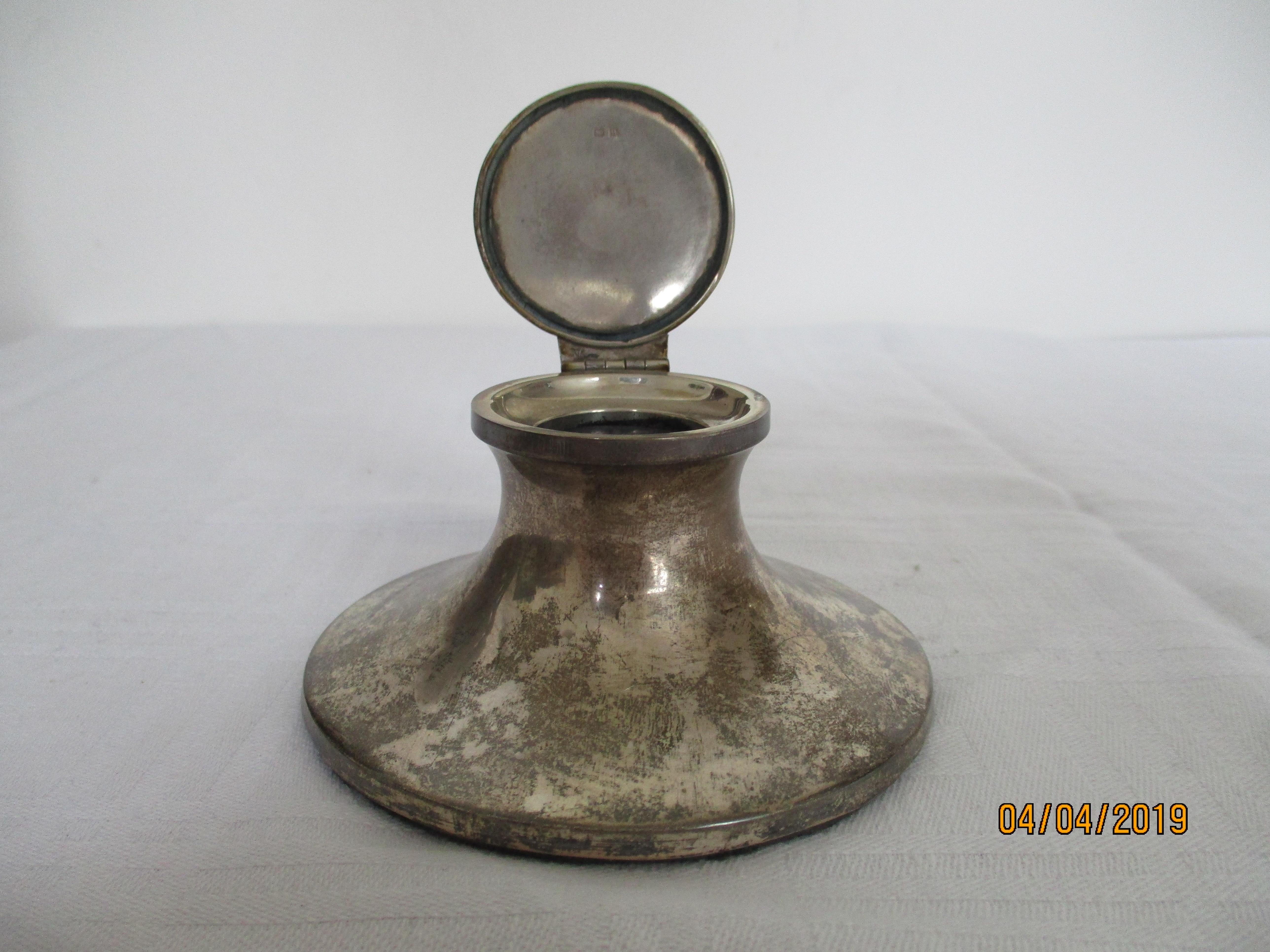 Hand-Crafted Edwardian Sterling Silver Inkwell with Hinged Lid For Sale