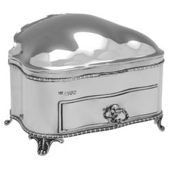 Edwardian sterling silver jewellery box hallmarked in Chester in 1907