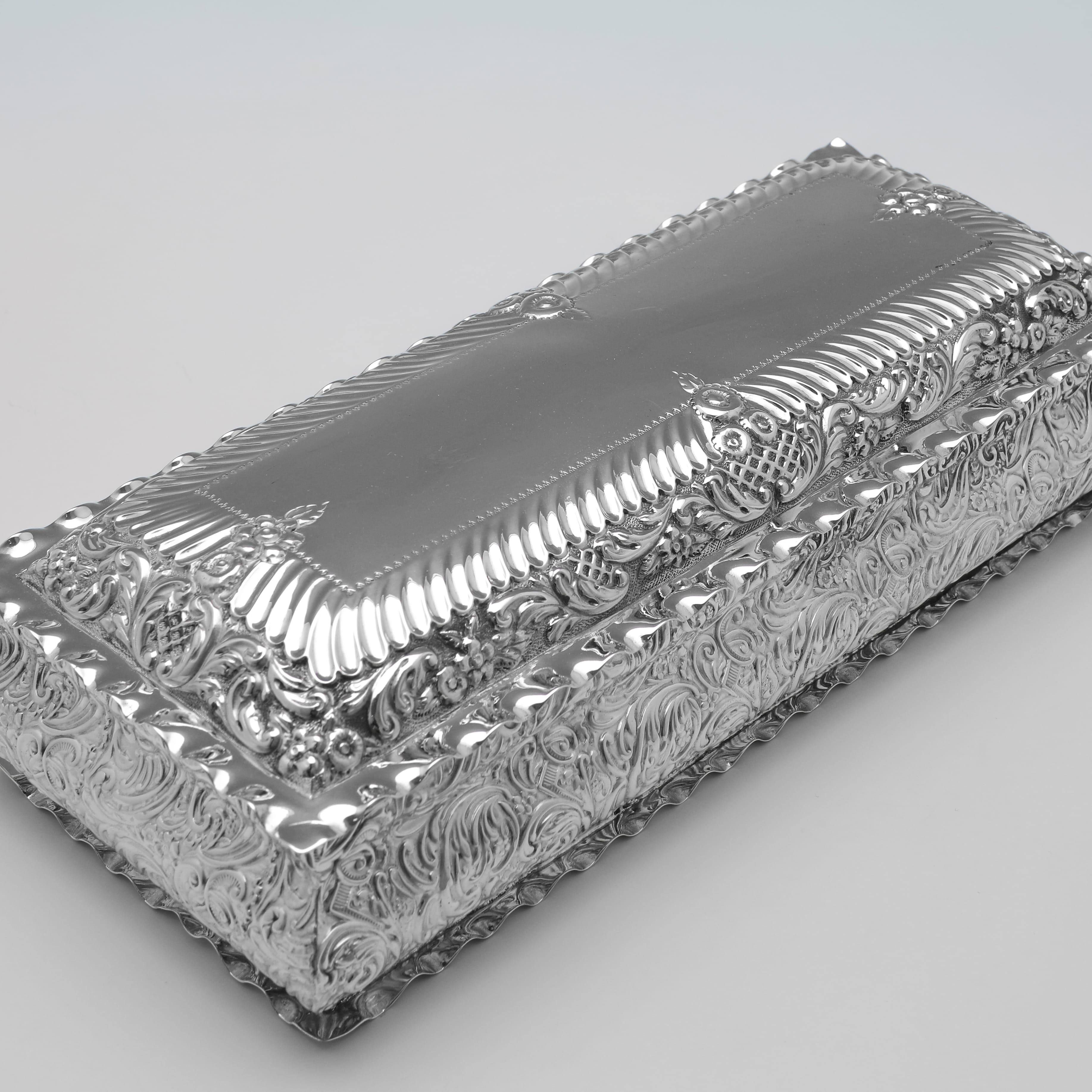 Joyero eduardiano de plata de ley fabricado en 1901 por William Hutton & Sons Eduardiano en venta