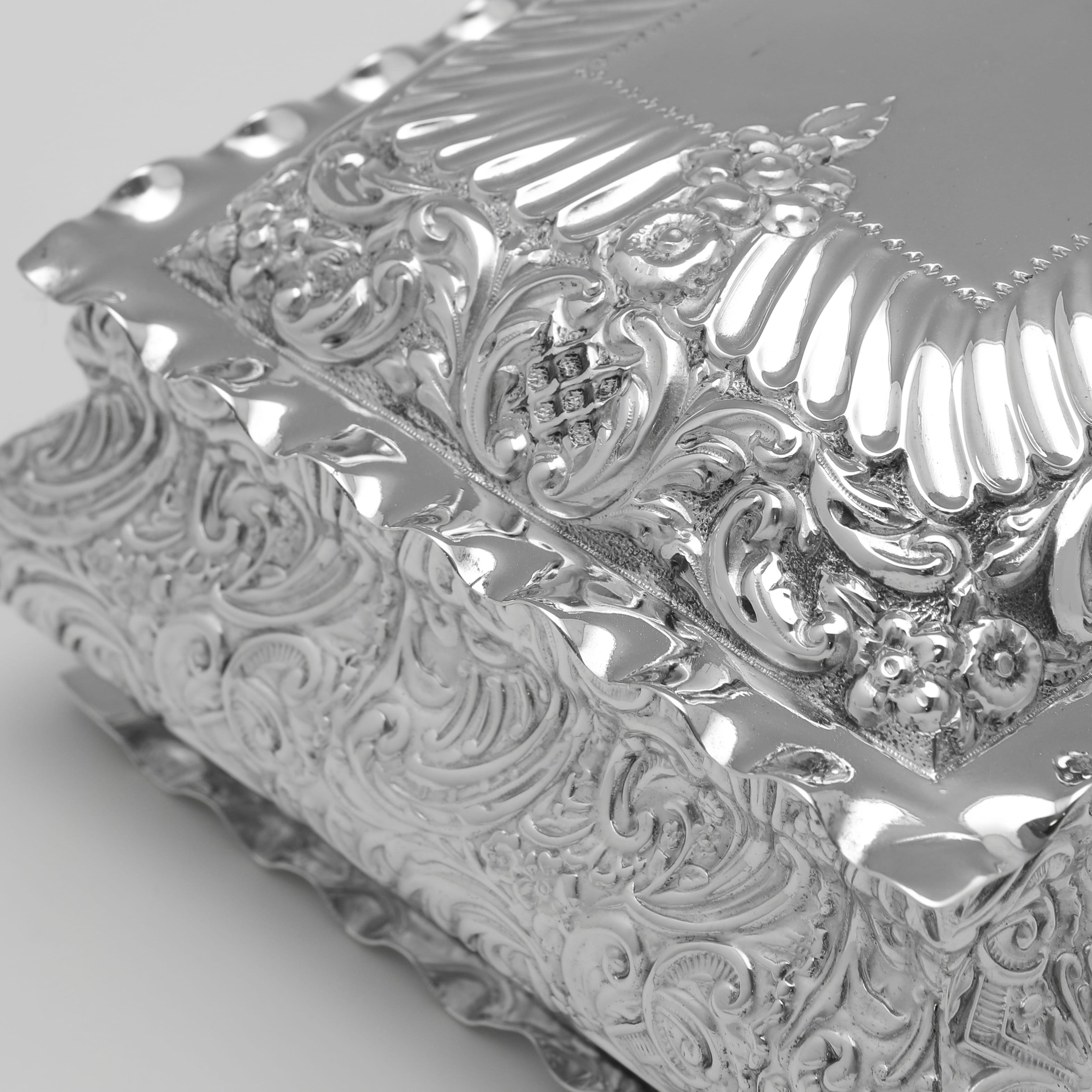 Joyero eduardiano de plata de ley fabricado en 1901 por William Hutton & Sons en Bueno estado para la venta en London, London