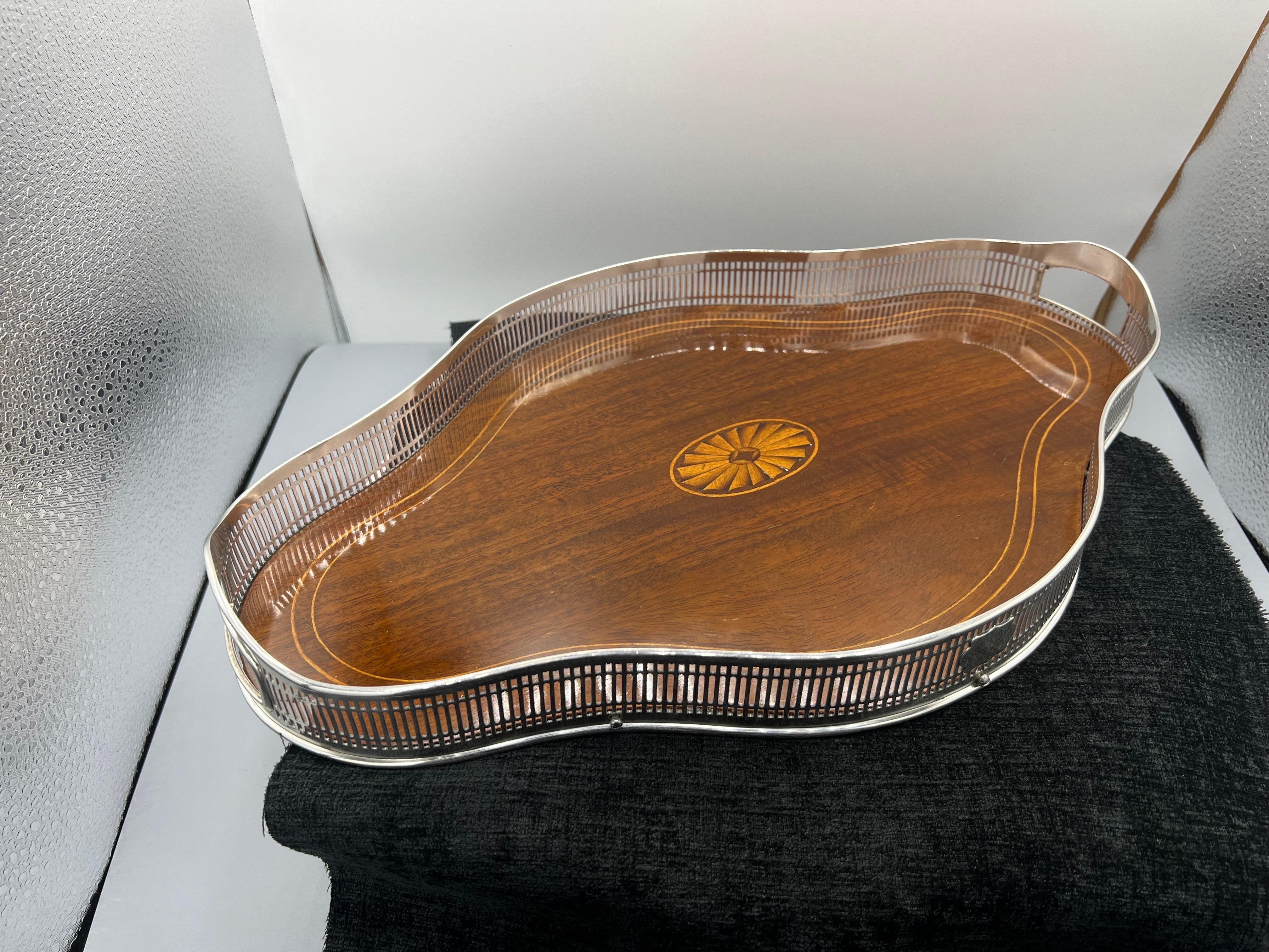 Bandeja de cóctel eduardiana de plata de ley y caoba Silver en venta