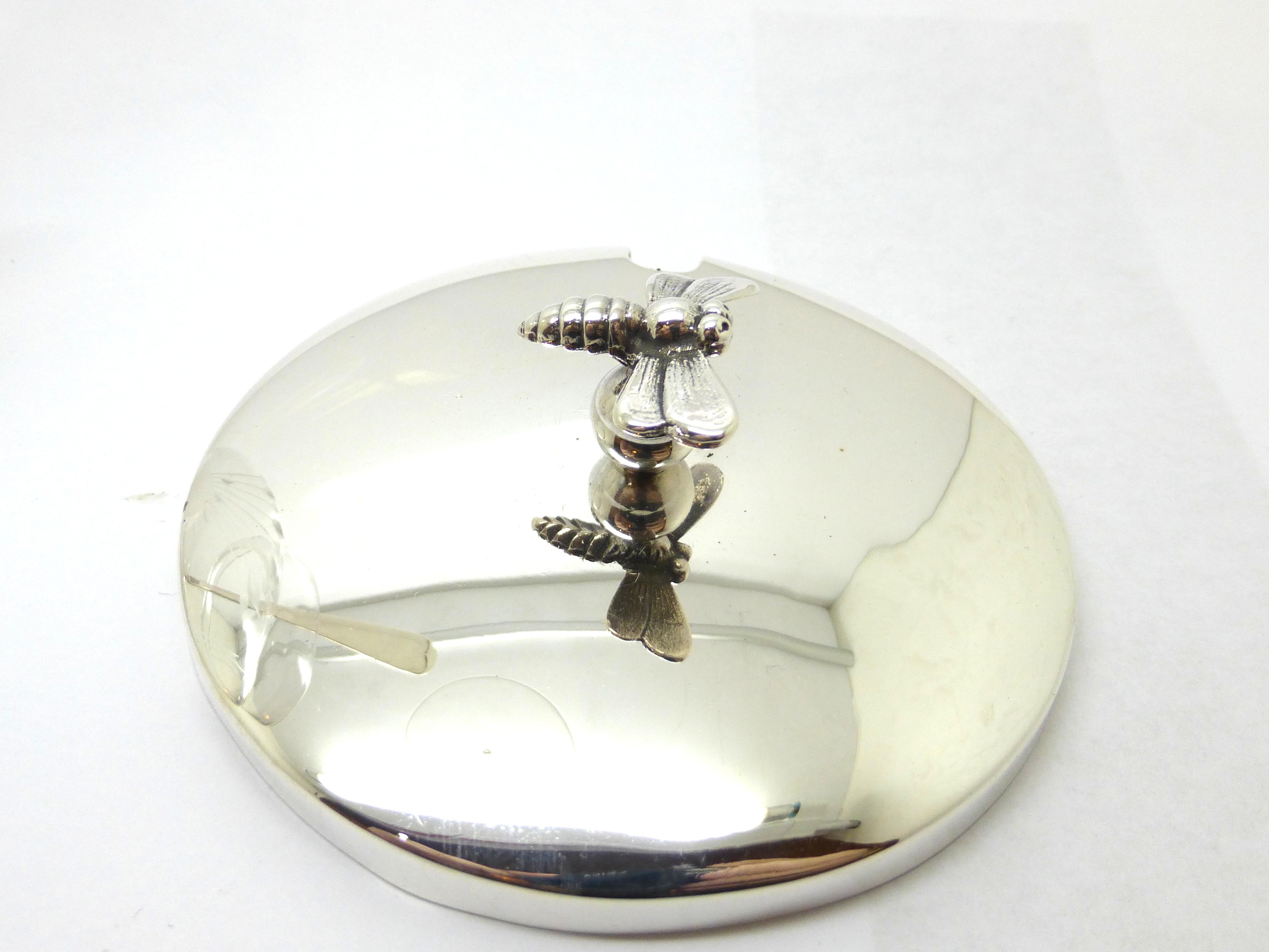 Edwardian Period, sterling silver-mounted etched honey jar with bumblebee finial on lid, Lebkuecher and Company, Newark, New Jersey, 1896-1909. Measures over 4 3/4 inches high (to top of honeybee finial) x 3 1/2 inches diameter (at widest point).