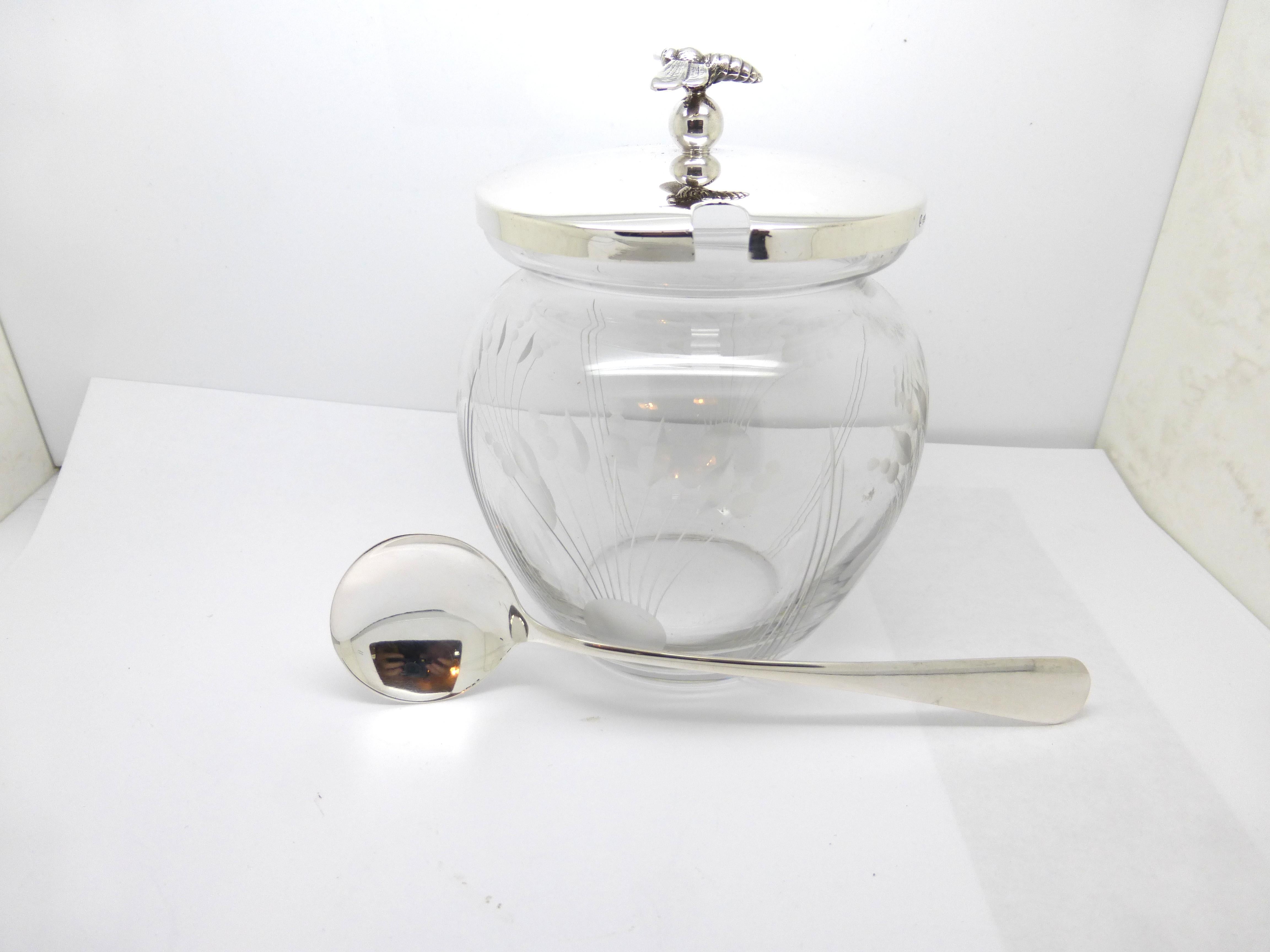 Edwardian Sterling Silver-Mounted Etched Honey Jar with Bumblebee Finial on Lid For Sale 1