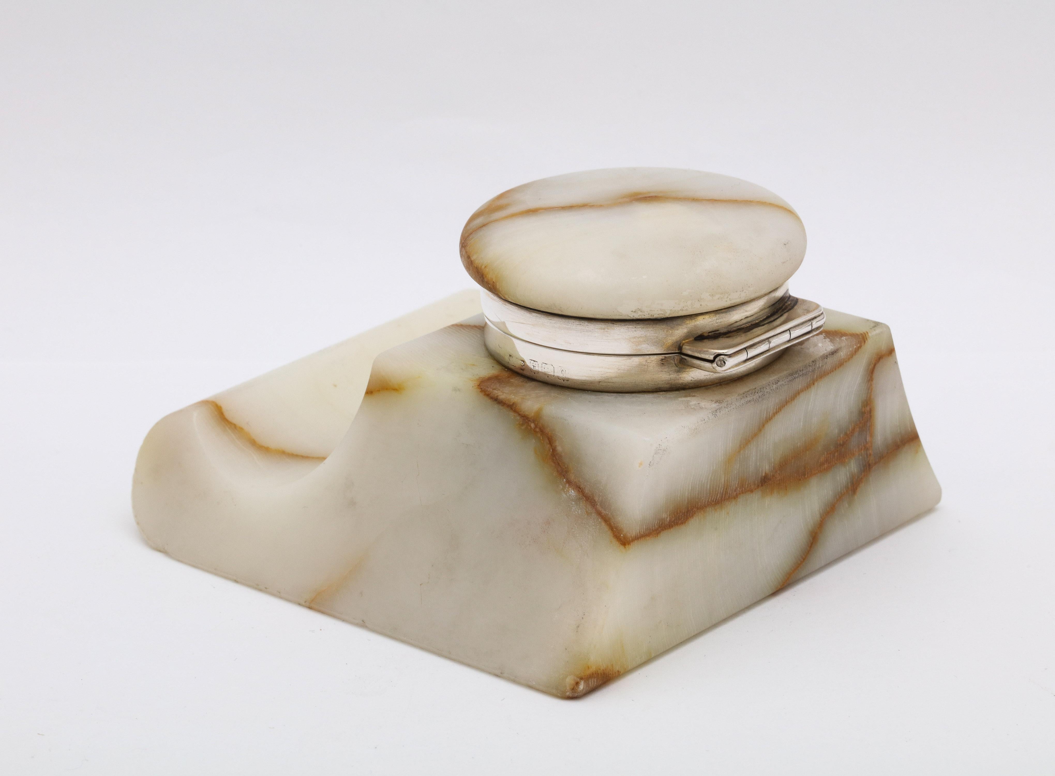 Edwardian Sterling Silver-Mounted Onyx Inkwell In Good Condition For Sale In New York, NY