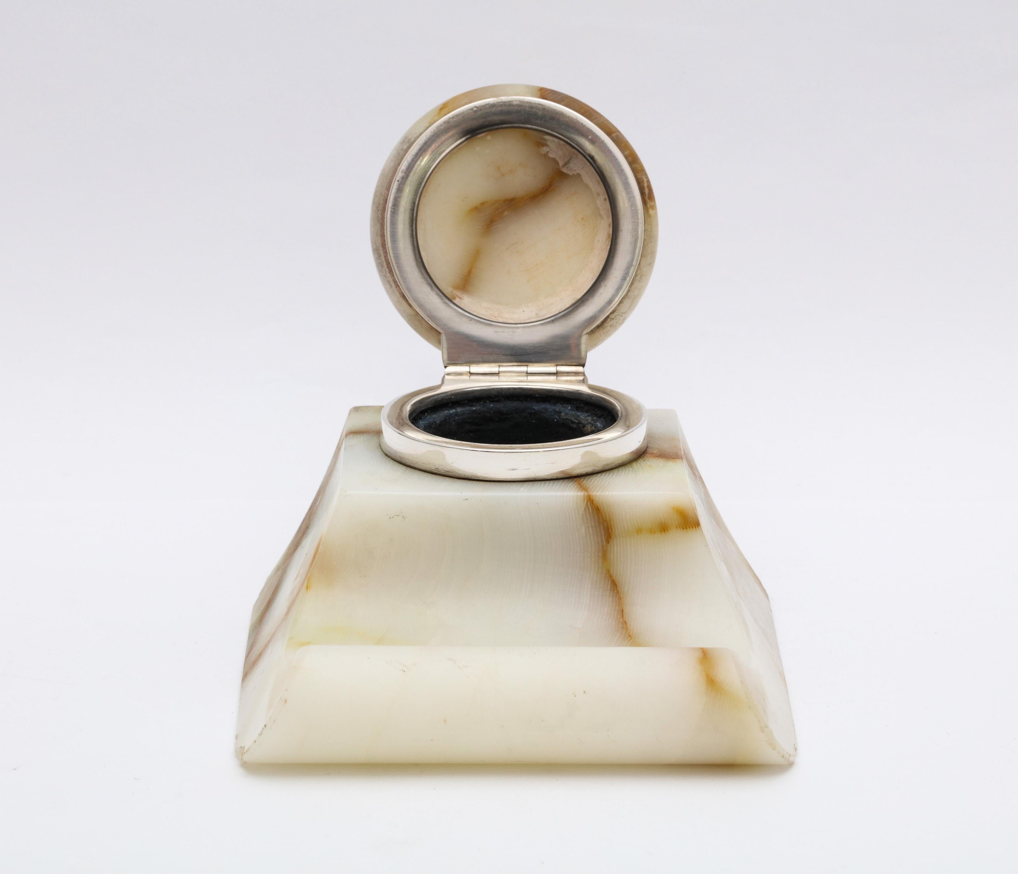 Edwardian Sterling Silver-Mounted Onyx Inkwell For Sale 3