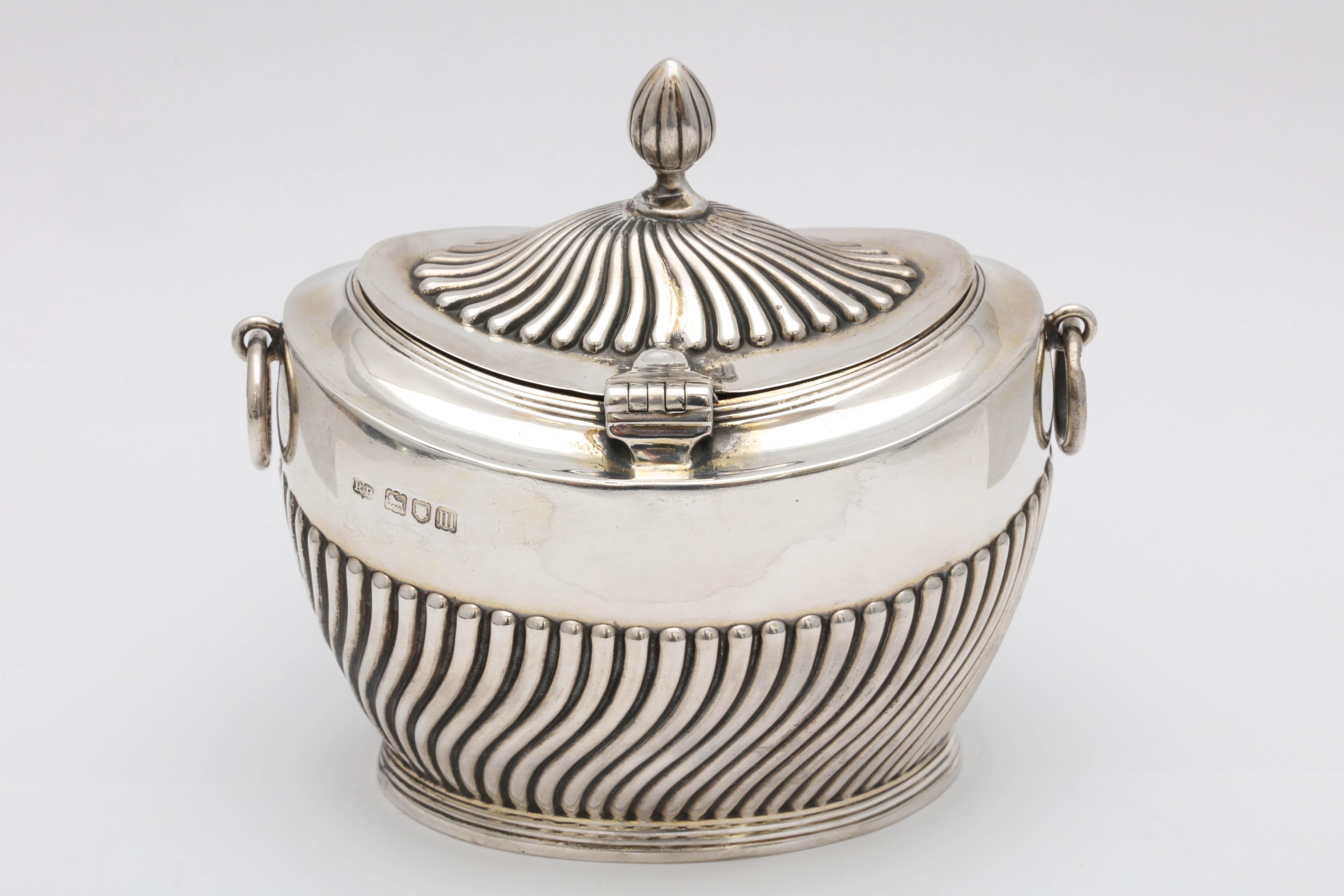 English Edwardian Sterling Silver Neoclassical Style Tea Caddy with Hinged Lid For Sale
