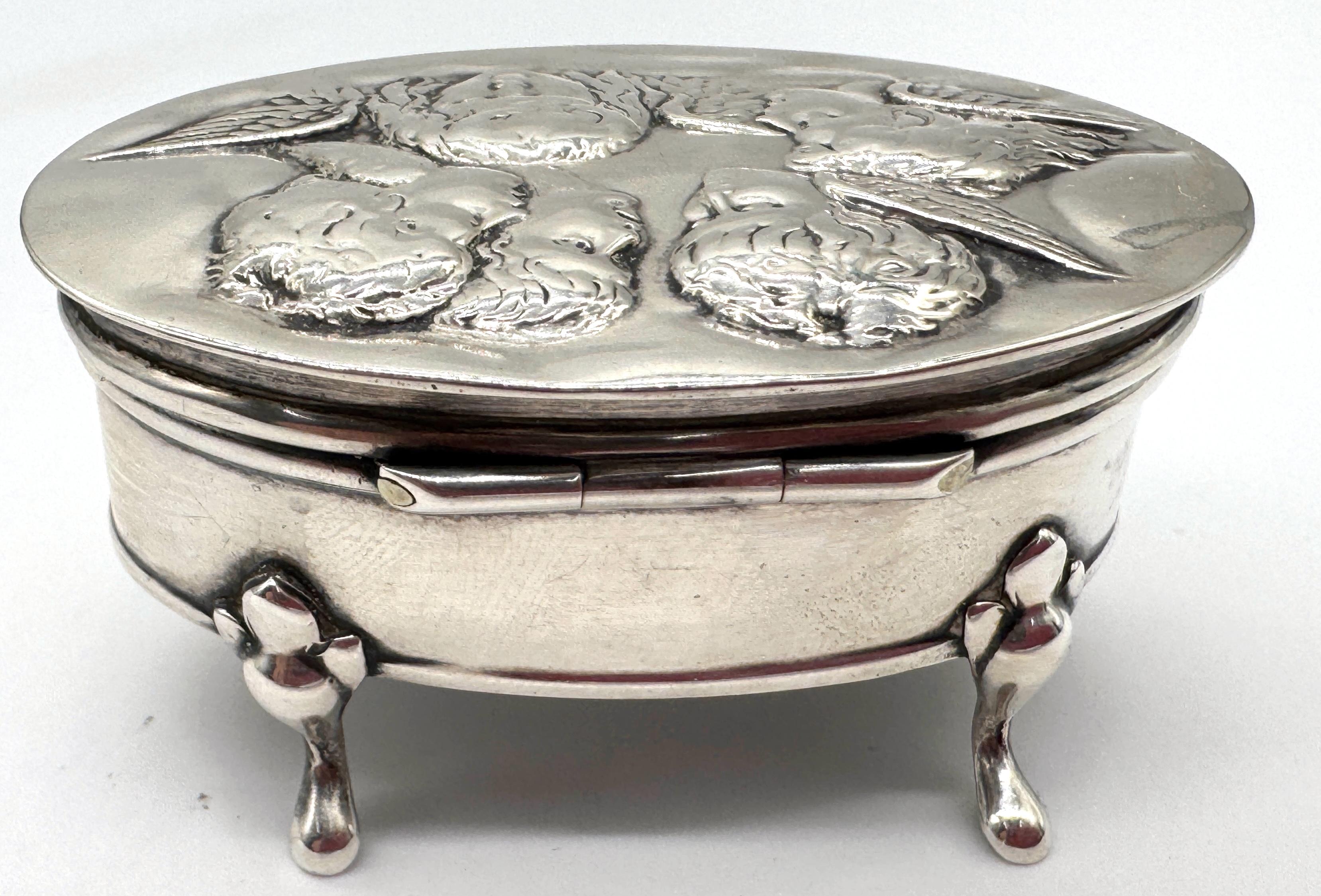 Edwardian Sterling Silver Oval Trinket Box Raphael Angel Heads, Birmingham, 1912 For Sale 4