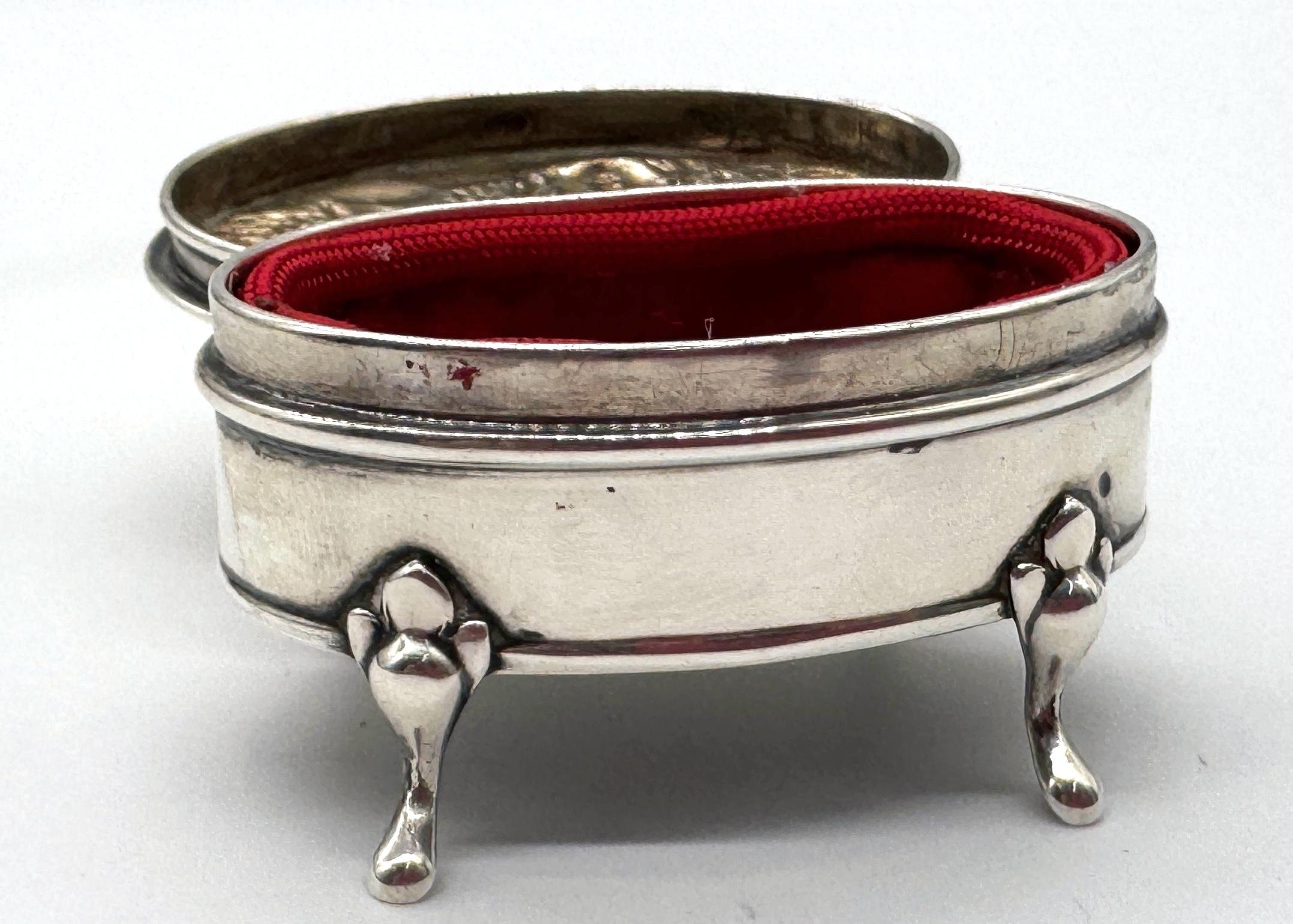 Edwardian Sterling Silver Oval Trinket Box Raphael Angel Heads, Birmingham, 1912 For Sale 5