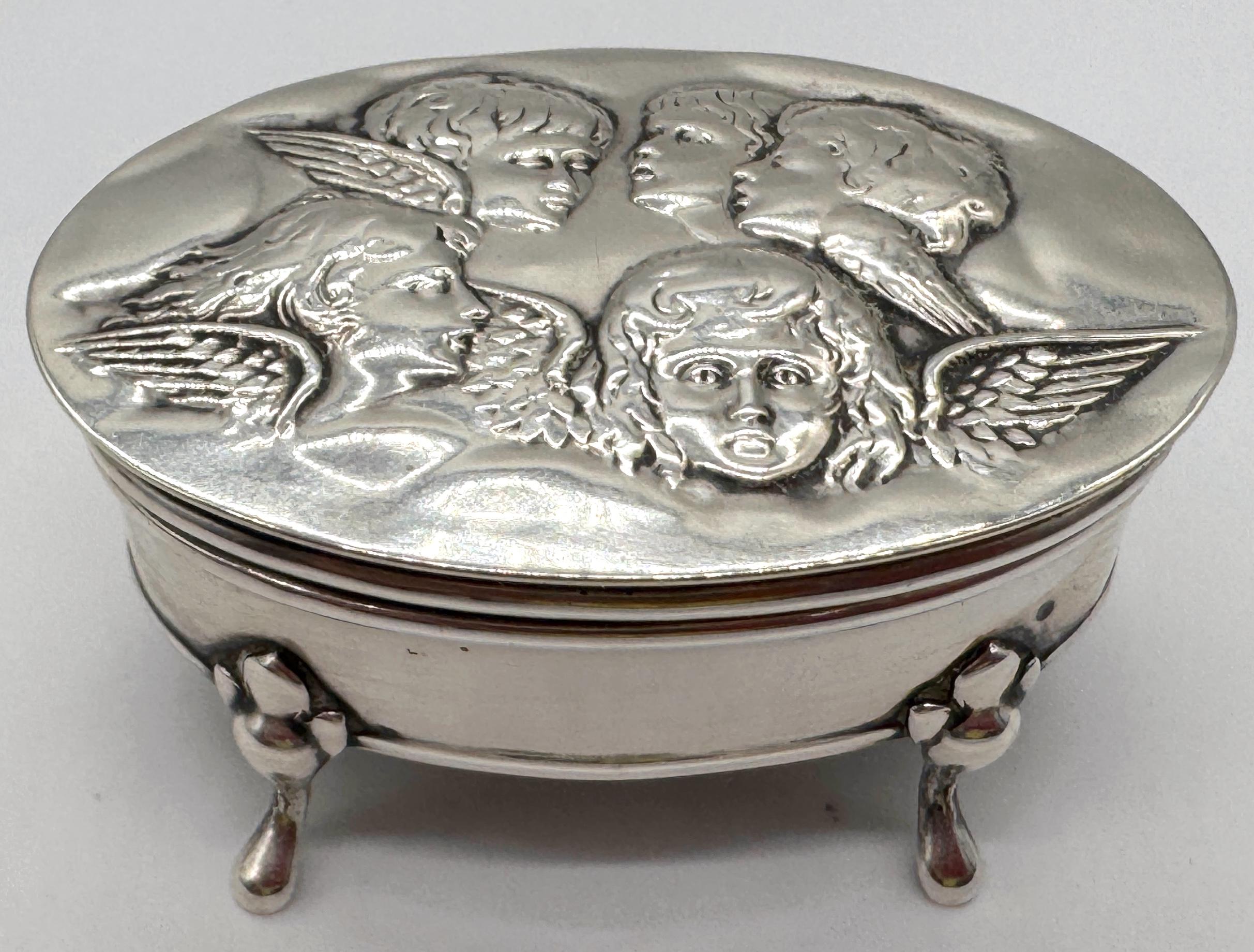 English Edwardian Sterling Silver Oval Trinket Box Raphael Angel Heads, Birmingham, 1912 For Sale