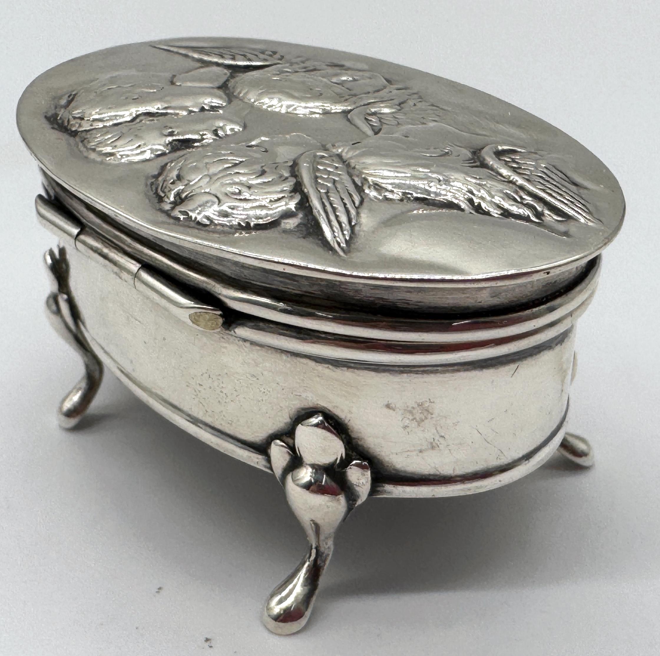 Edwardian Sterling Silver Oval Trinket Box Raphael Angel Heads, Birmingham, 1912 For Sale 1