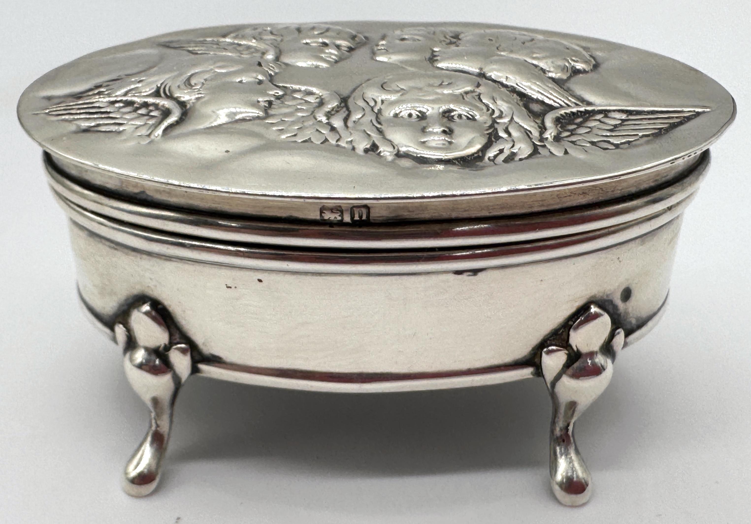 Edwardian Sterling Silver Oval Trinket Box Raphael Angel Heads, Birmingham, 1912 For Sale 2